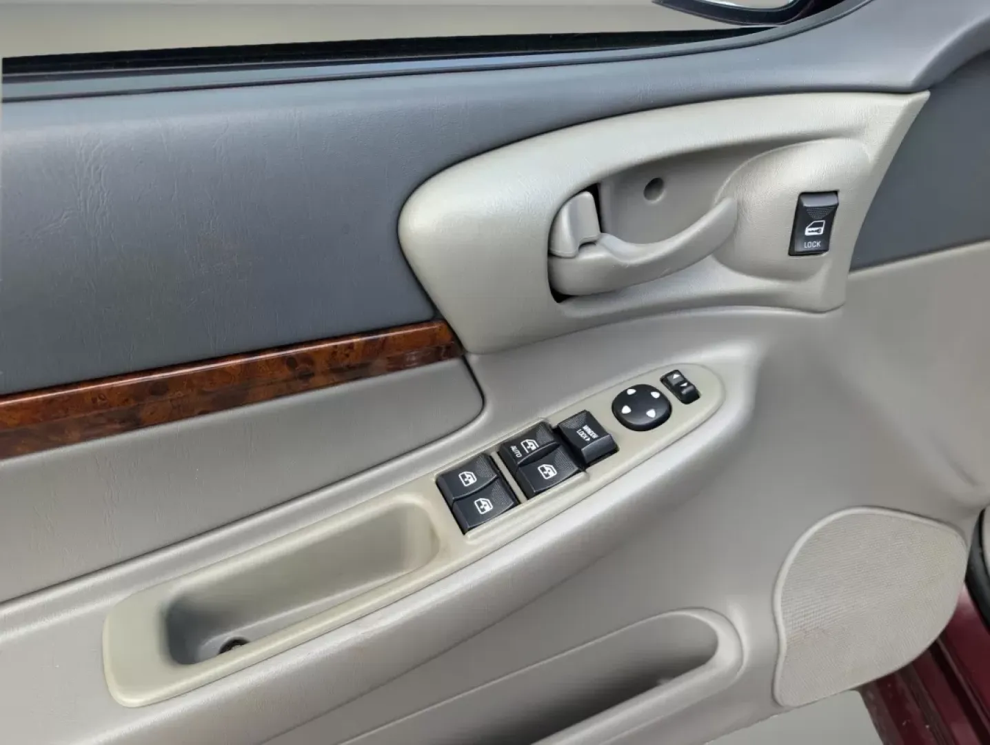 2002 /Medium Gray Chevrolet Impala LS (2G1WH55K129) with an Other engine, located at 804 22nd Ave, Phenix City, AL, 36870, (334) 297-1860, 32.484749, -85.024475 - ### Discover Your Next Adventure with the 2002 Chevrolet Impala LS at Gils Auto!<br /> <br /> Are you looking for a reliable vehicle that fits seamlessly into your lifestyle, whether for daily commutes or weekend getaways? Look no further than the stunning 2002 Chevrolet Impala LS available at Gils - Photo#8