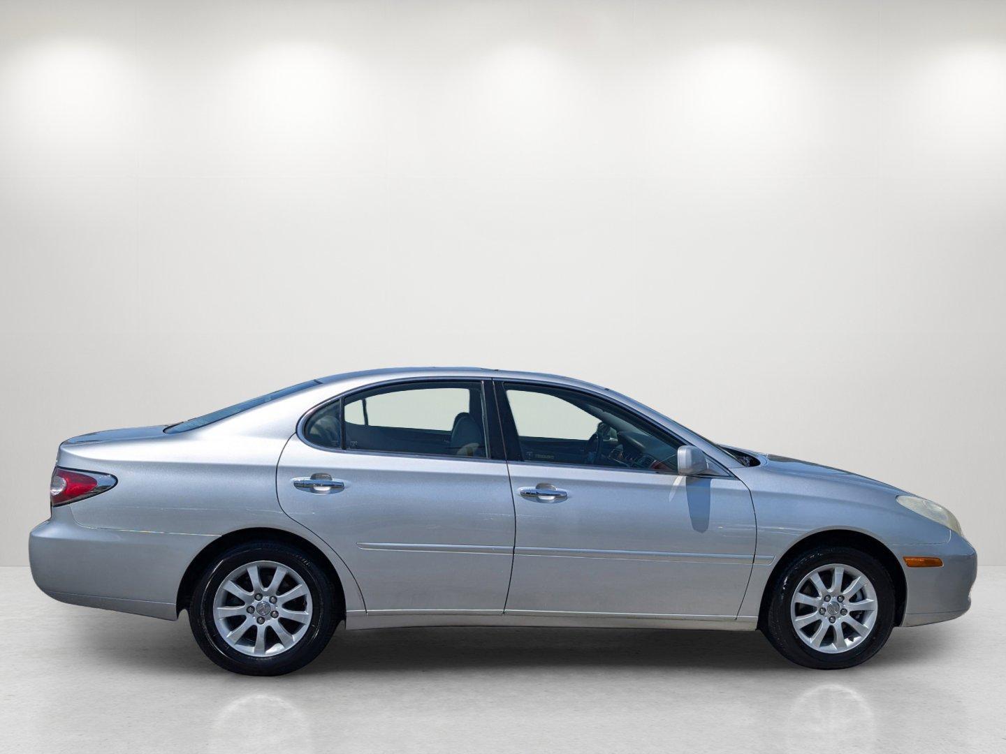 2002 Lexus ES 300 (JTHBF30G920) with an Gas V6 3.0L/183 engine, 5-Speed Automatic w/OD transmission, located at 521 Old Farm Lane Rd, Prattville, AL, 36066, (334) 325-1505, 32.482460, -86.416367 - 2002 Lexus ES 300 - Photo#3