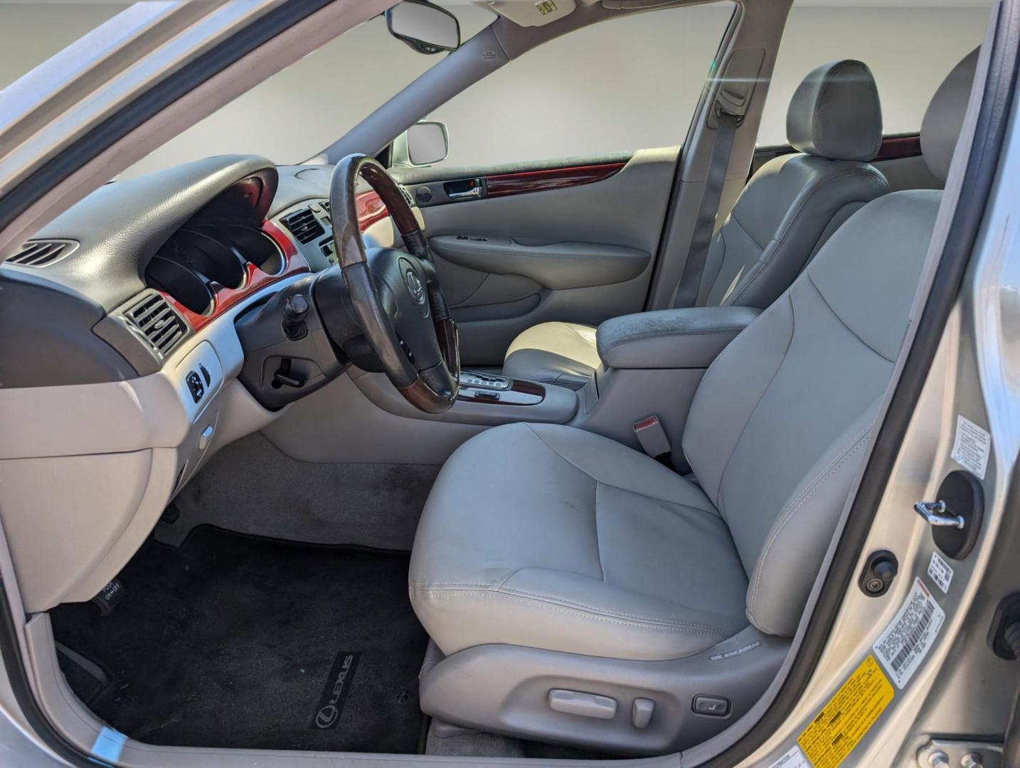 2002 Lexus ES 300 (JTHBF30G920) with an Gas V6 3.0L/183 engine, 5-Speed Automatic w/OD transmission, located at 521 Old Farm Lane Rd, Prattville, AL, 36066, (334) 325-1505, 32.482460, -86.416367 - 2002 Lexus ES 300 - Photo#9