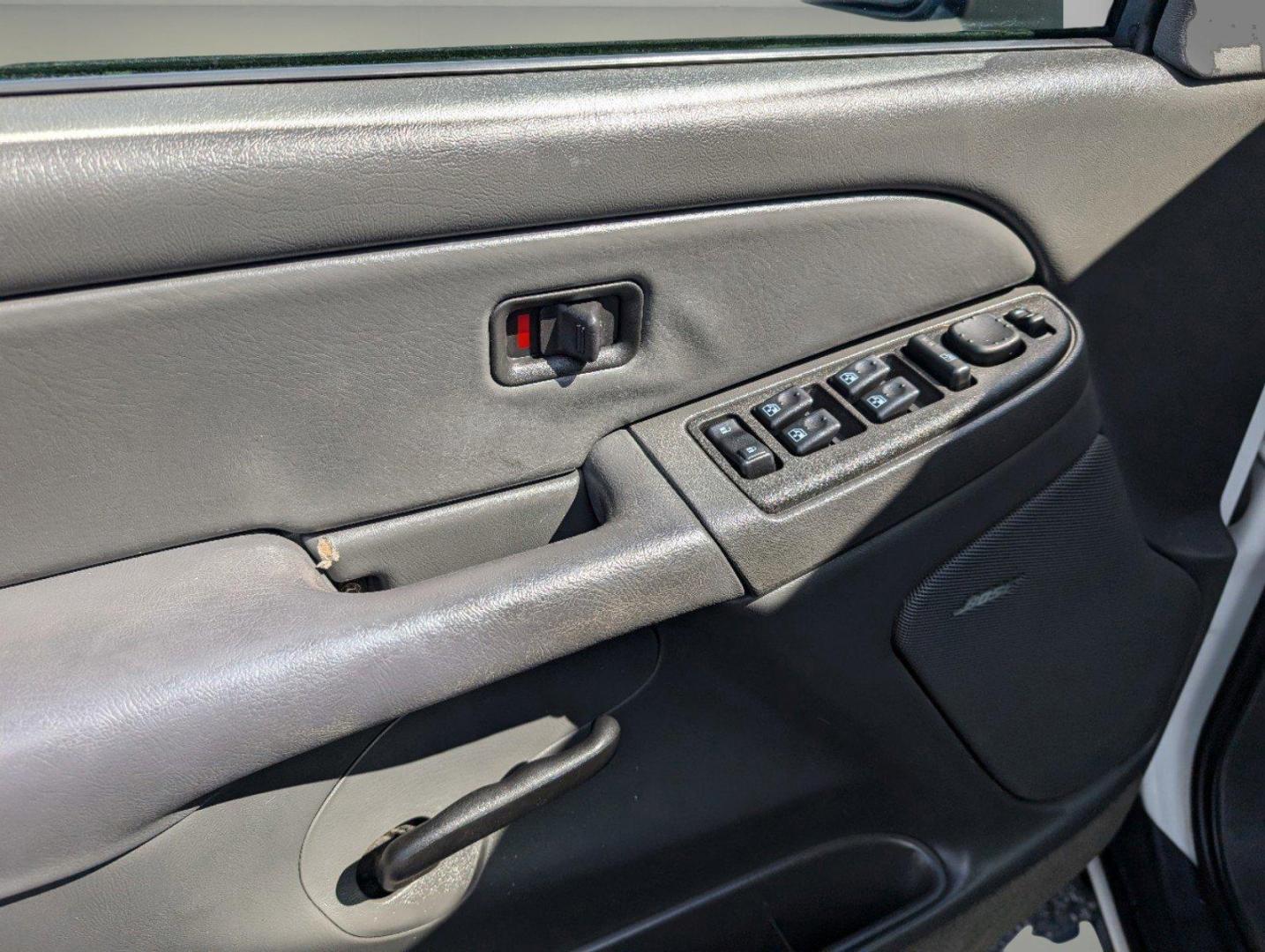 2003 Chevrolet Avalanche (3GNEC13T83G) with an Gas V8 5.3L/327 engine, 4-Speed Automatic w/OD transmission, located at 804 22nd Ave, Phenix City, AL, 36870, (334) 297-1860, 32.484749, -85.024475 - 2003 Chevrolet Avalanche - Photo#8
