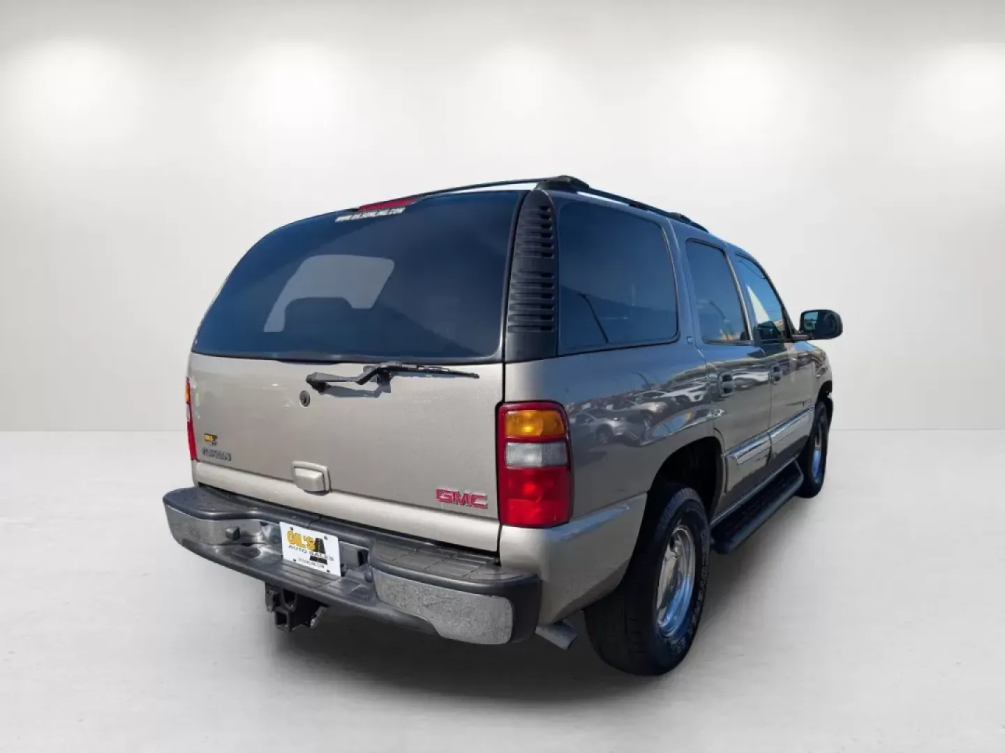 2003 /Pewter/Dark Pewter GMC Yukon SLT (1GKEC13Z83J) with an Other engine, located at 1430 Gateway Drive, Opelika, AL, 36801, (334) 239-0944, 32.637871, -85.409790 - **Discover Adventure and Comfort with the 2003 GMC Yukon SLT at Gils Auto - Phenix City**<br /> <br /> If you're on the hunt for a reliable SUV that embodies comfort and versatility, look no further than the 2003 GMC Yukon SLT, available now at Gils Auto in Phenix City, AL. This robust vehicle offer - Photo#4