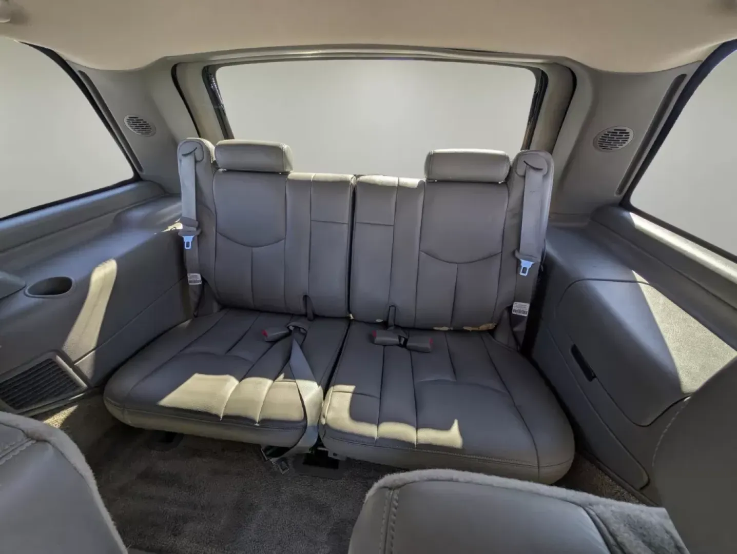 2003 /Pewter/Dark Pewter GMC Yukon SLT (1GKEC13Z83J) with an Other engine, located at 1430 Gateway Drive, Opelika, AL, 36801, (334) 239-0944, 32.637871, -85.409790 - **Discover Adventure and Comfort with the 2003 GMC Yukon SLT at Gils Auto - Phenix City**<br /> <br /> If you're on the hunt for a reliable SUV that embodies comfort and versatility, look no further than the 2003 GMC Yukon SLT, available now at Gils Auto in Phenix City, AL. This robust vehicle offer - Photo#11