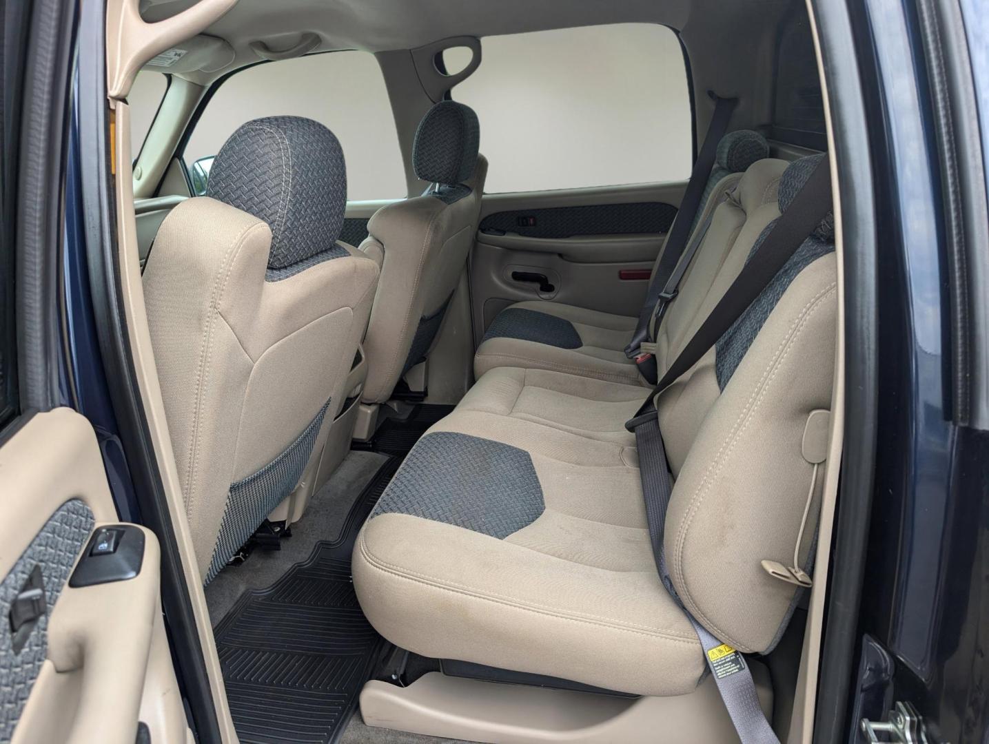 2004 /Medium Neutral Chevrolet Avalanche Z66 (3GNEC12T04G) with an Gas V8 5.3L/327 engine, 4-Speed Automatic w/OD transmission, located at 3959 U.S. 80 W, Phenix City, AL, 36870, (334) 297-4885, 32.469296, -85.135185 - 2004 Chevrolet Avalanche Z66 - Photo#10