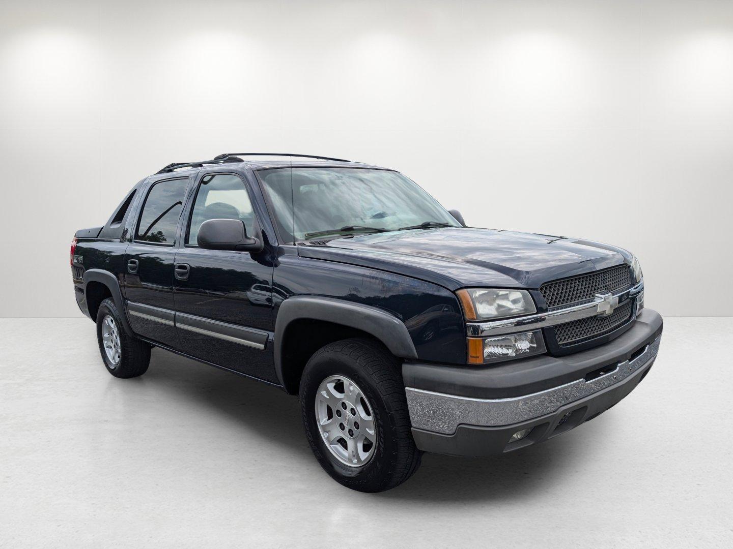 2004 /Medium Neutral Chevrolet Avalanche Z66 (3GNEC12T04G) with an Gas V8 5.3L/327 engine, 4-Speed Automatic w/OD transmission, located at 3959 U.S. 80 W, Phenix City, AL, 36870, (334) 297-4885, 32.469296, -85.135185 - 2004 Chevrolet Avalanche Z66 - Photo#2