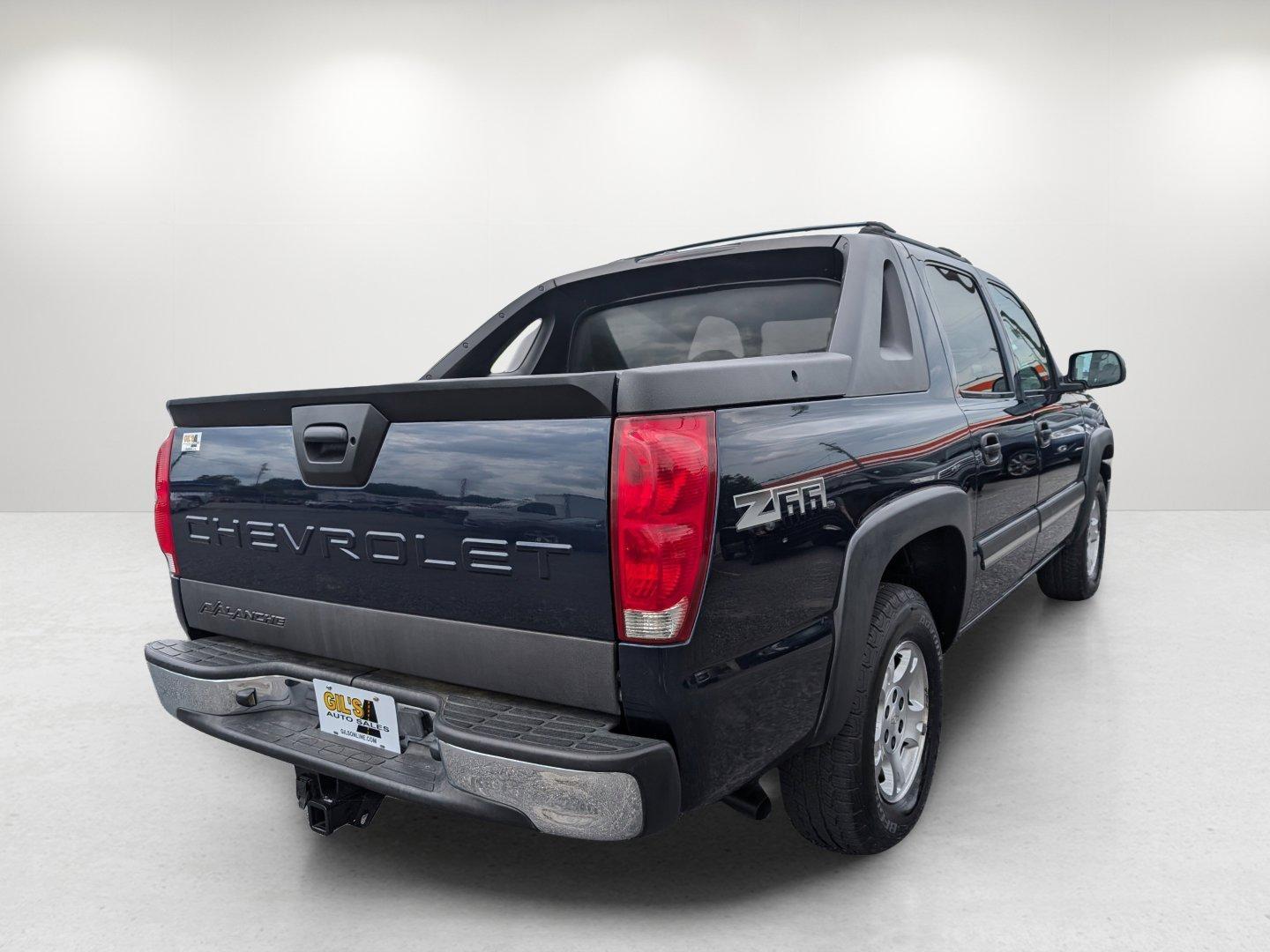 2004 /Medium Neutral Chevrolet Avalanche Z66 (3GNEC12T04G) with an Gas V8 5.3L/327 engine, 4-Speed Automatic w/OD transmission, located at 3959 U.S. 80 W, Phenix City, AL, 36870, (334) 297-4885, 32.469296, -85.135185 - 2004 Chevrolet Avalanche Z66 - Photo#4