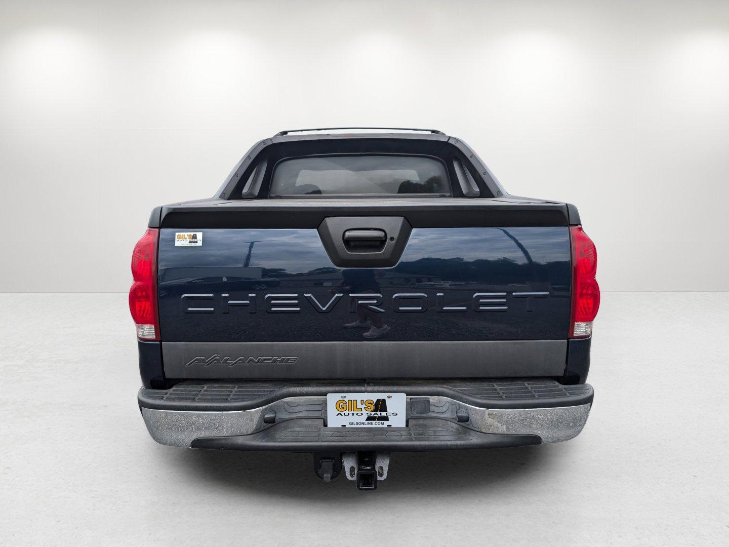 2004 /Medium Neutral Chevrolet Avalanche Z66 (3GNEC12T04G) with an Gas V8 5.3L/327 engine, 4-Speed Automatic w/OD transmission, located at 3959 U.S. 80 W, Phenix City, AL, 36870, (334) 297-4885, 32.469296, -85.135185 - 2004 Chevrolet Avalanche Z66 - Photo#5