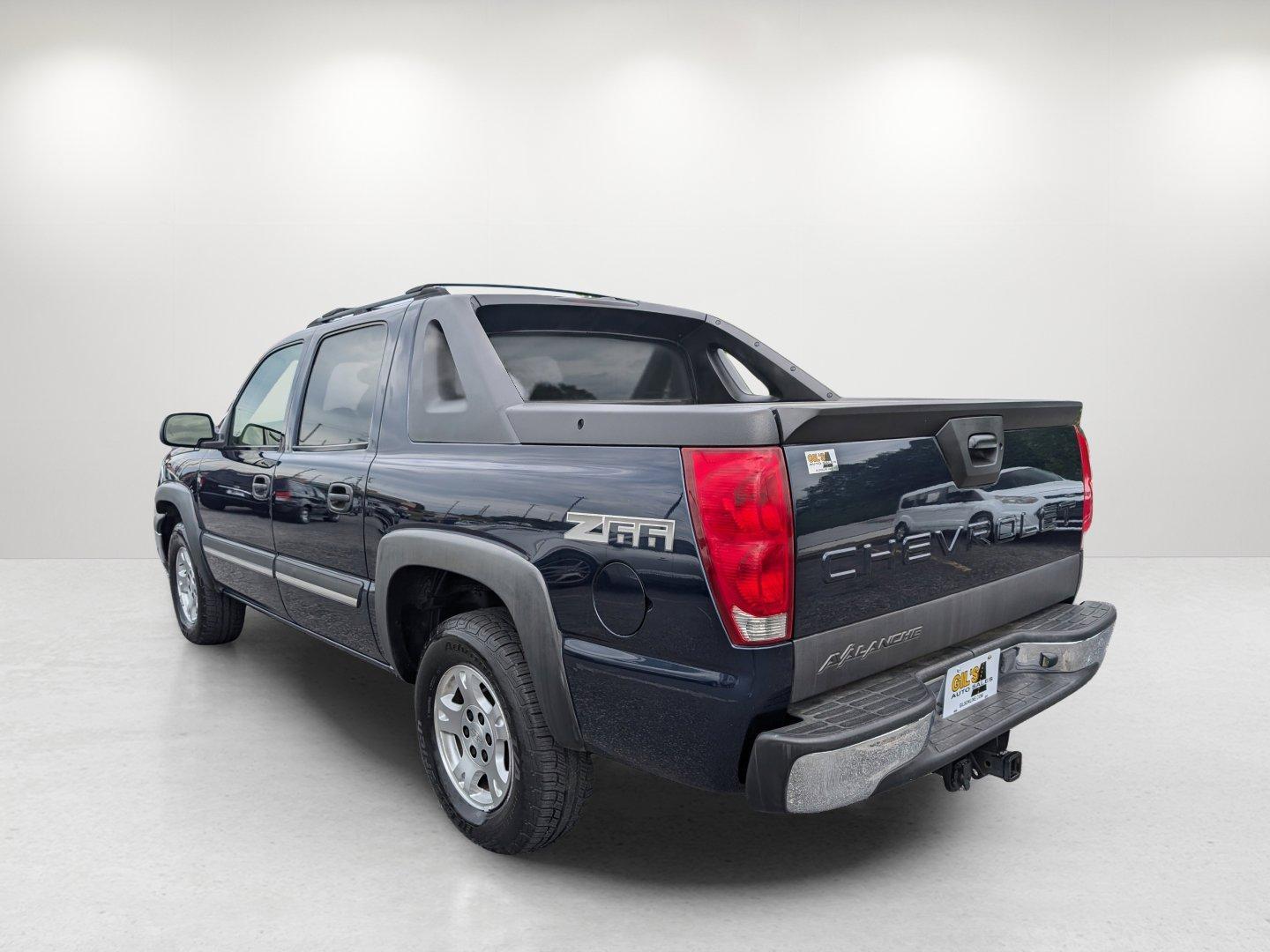 2004 /Medium Neutral Chevrolet Avalanche Z66 (3GNEC12T04G) with an Gas V8 5.3L/327 engine, 4-Speed Automatic w/OD transmission, located at 3959 U.S. 80 W, Phenix City, AL, 36870, (334) 297-4885, 32.469296, -85.135185 - 2004 Chevrolet Avalanche Z66 - Photo#6