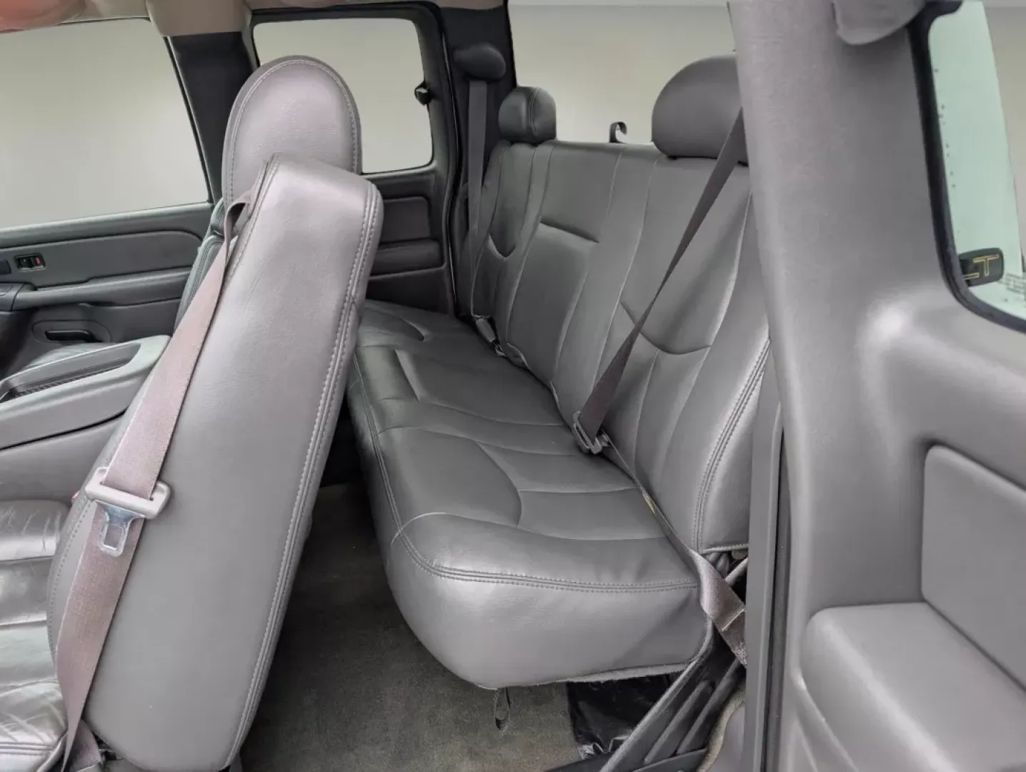 2004 /Dark Charcoal Chevrolet Silverado 1500 LT (1GCEC19T44Z) with an Other engine, located at 7000 Northlake Connector, Columbus, GA, 31904, (706) 987-8085, 32.524975, -84.978134 - **Experience Adventure and Reliability with the 2004 Chevrolet Silverado 1500 LT at Gils Auto!**<br /> <br /> Are you ready to elevate your driving experience? Whether you're tackling daily commutes, embarking on weekend adventures, or hauling gear for your growing family, the 2004 Chevrolet Silvera - Photo#10