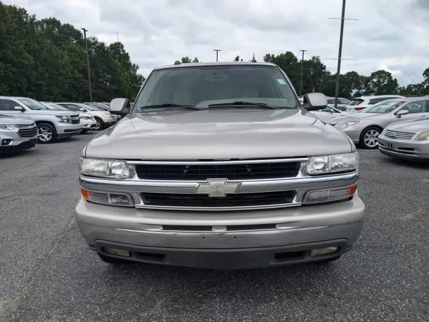 2004 /Tan/Neutral Chevrolet Tahoe LT (1GNEC13Z84R) with an Gas V8 5.3L/327 engine, 4-Speed Automatic w/OD transmission, located at 1430 Gateway Drive, Opelika, AL, 36801, (334) 239-0944, 32.637871, -85.409790 - **Discover Your Next Adventure with This 2004 Chevrolet Tahoe at Gils Auto - Opelika!**<br /> <br /> Unleash your wanderlust and embrace the open road with this stunning 2004 Chevrolet Tahoe, the perfect SUV for your family adventures, weekend getaways, or daily commutes. With ample space for passen - Photo#1