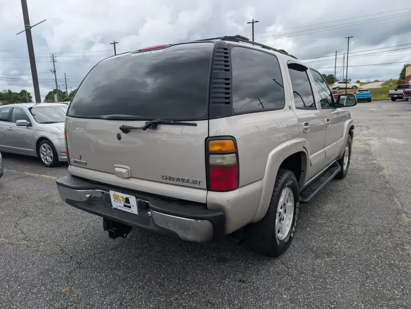 2004 /Tan/Neutral Chevrolet Tahoe LT (1GNEC13Z84R) with an Gas V8 5.3L/327 engine, 4-Speed Automatic w/OD transmission, located at 1430 Gateway Drive, Opelika, AL, 36801, (334) 239-0944, 32.637871, -85.409790 - **Discover Your Next Adventure with This 2004 Chevrolet Tahoe at Gils Auto - Opelika!**<br /> <br /> Unleash your wanderlust and embrace the open road with this stunning 2004 Chevrolet Tahoe, the perfect SUV for your family adventures, weekend getaways, or daily commutes. With ample space for passen - Photo#4