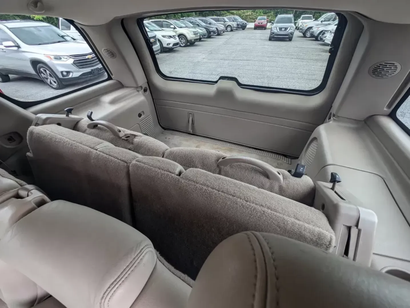 2004 /Tan/Neutral Chevrolet Tahoe LT (1GNEC13Z84R) with an Gas V8 5.3L/327 engine, 4-Speed Automatic w/OD transmission, located at 1430 Gateway Drive, Opelika, AL, 36801, (334) 239-0944, 32.637871, -85.409790 - **Discover Your Next Adventure with This 2004 Chevrolet Tahoe at Gils Auto - Opelika!**<br /> <br /> Unleash your wanderlust and embrace the open road with this stunning 2004 Chevrolet Tahoe, the perfect SUV for your family adventures, weekend getaways, or daily commutes. With ample space for passen - Photo#11