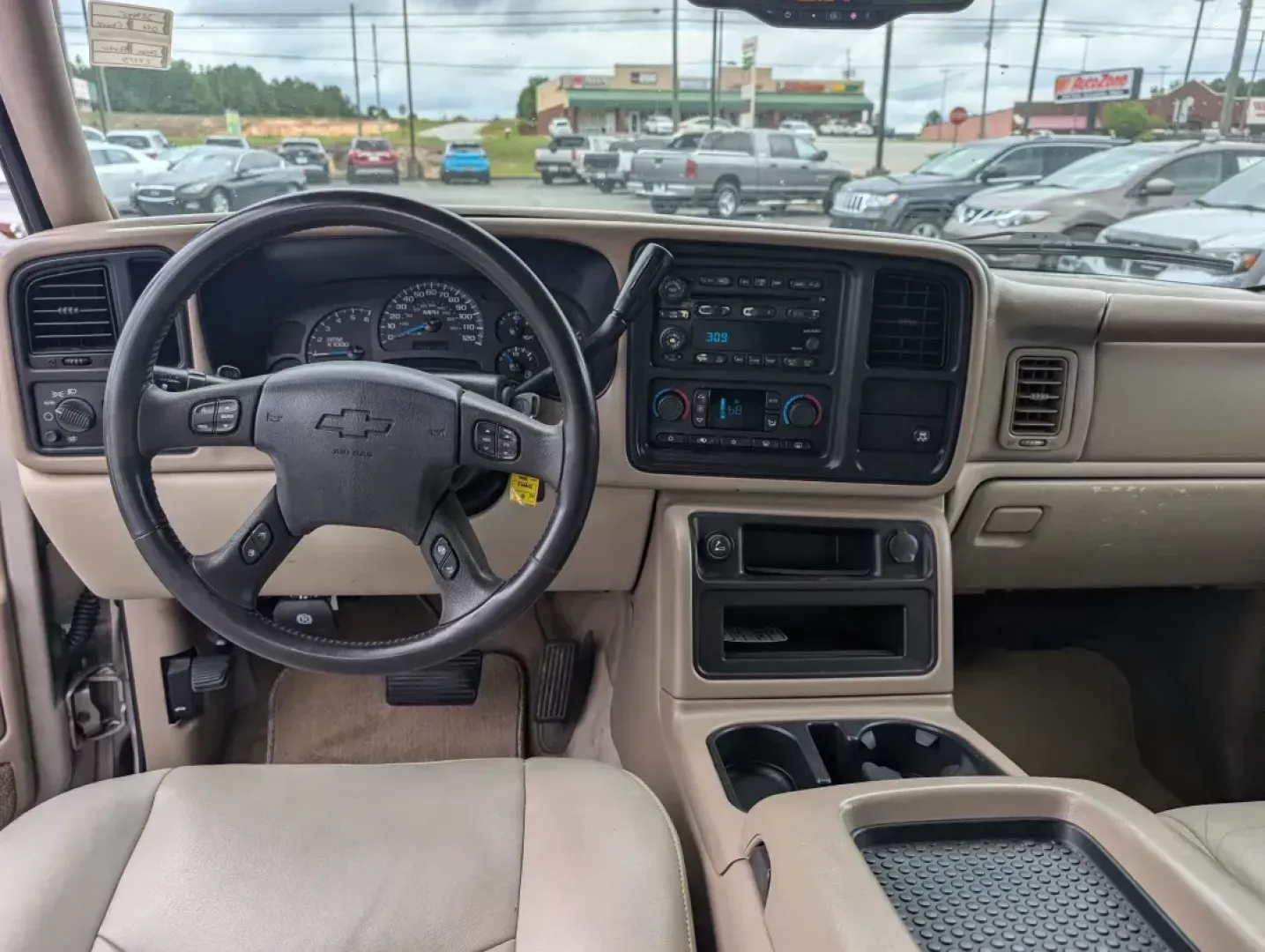 2004 /Tan/Neutral Chevrolet Tahoe LT (1GNEC13Z84R) with an Gas V8 5.3L/327 engine, 4-Speed Automatic w/OD transmission, located at 1430 Gateway Drive, Opelika, AL, 36801, (334) 239-0944, 32.637871, -85.409790 - **Discover Your Next Adventure with This 2004 Chevrolet Tahoe at Gils Auto - Opelika!**<br /> <br /> Unleash your wanderlust and embrace the open road with this stunning 2004 Chevrolet Tahoe, the perfect SUV for your family adventures, weekend getaways, or daily commutes. With ample space for passen - Photo#12