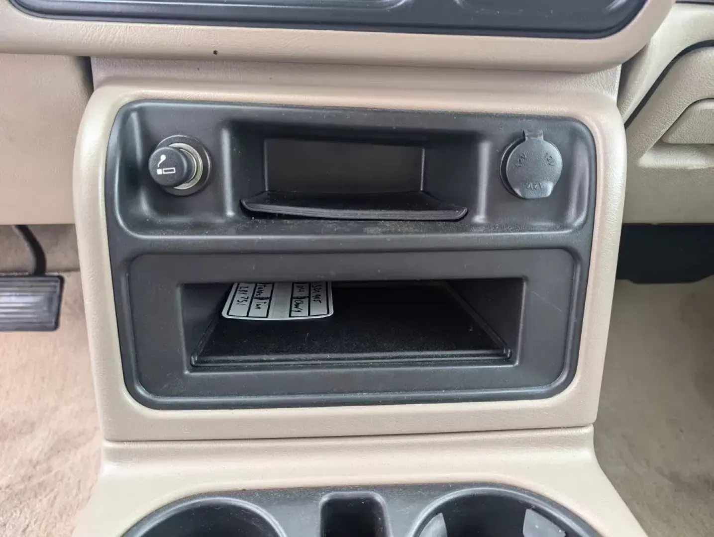 2004 /Tan/Neutral Chevrolet Tahoe LT (1GNEC13Z84R) with an Gas V8 5.3L/327 engine, 4-Speed Automatic w/OD transmission, located at 1430 Gateway Drive, Opelika, AL, 36801, (334) 239-0944, 32.637871, -85.409790 - **Discover Your Next Adventure with This 2004 Chevrolet Tahoe at Gils Auto - Opelika!**<br /> <br /> Unleash your wanderlust and embrace the open road with this stunning 2004 Chevrolet Tahoe, the perfect SUV for your family adventures, weekend getaways, or daily commutes. With ample space for passen - Photo#13