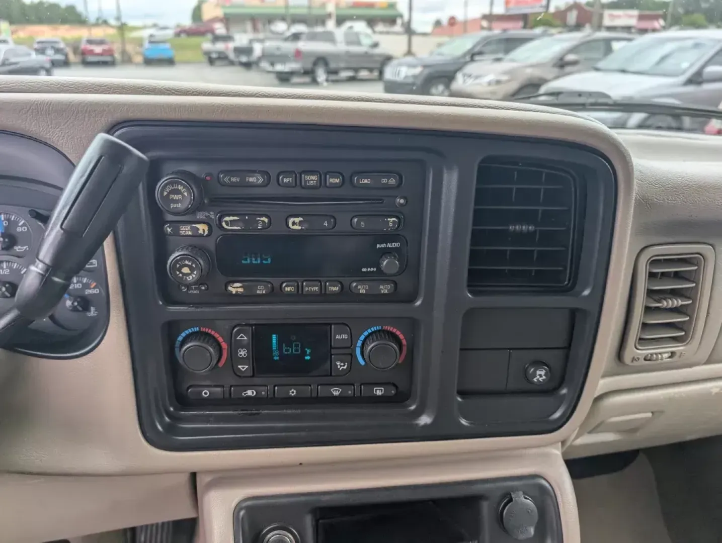 2004 /Tan/Neutral Chevrolet Tahoe LT (1GNEC13Z84R) with an Gas V8 5.3L/327 engine, 4-Speed Automatic w/OD transmission, located at 1430 Gateway Drive, Opelika, AL, 36801, (334) 239-0944, 32.637871, -85.409790 - **Discover Your Next Adventure with This 2004 Chevrolet Tahoe at Gils Auto - Opelika!**<br /> <br /> Unleash your wanderlust and embrace the open road with this stunning 2004 Chevrolet Tahoe, the perfect SUV for your family adventures, weekend getaways, or daily commutes. With ample space for passen - Photo#15