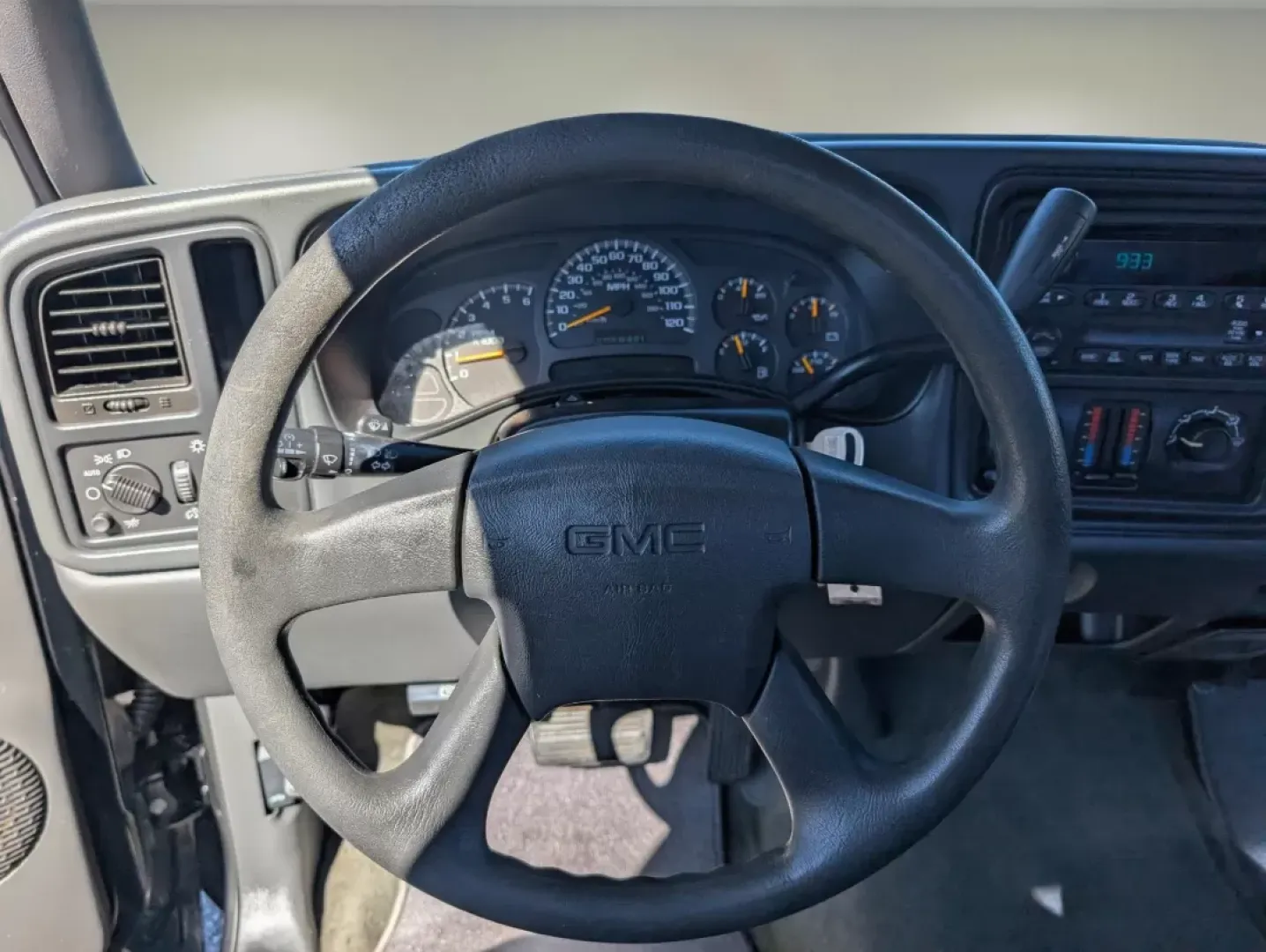 2004 /Dark Pewter GMC Sierra 1500 (1GTEC14X14Z) with an Other engine, located at 3959 U.S. 80 W, Phenix City, AL, 36870, (334) 297-4885, 32.469296, -85.135185 - **Get Ready for Adventure with the 2004 GMC Sierra 1500!**<br /> <br /> Are you looking for a reliable pickup truck that can handle your weekend adventures while also being perfect for daily commutes? Look no further than the 2004 GMC Sierra 1500, available now at Gils Auto in Phenix City, AL. This - Photo#15