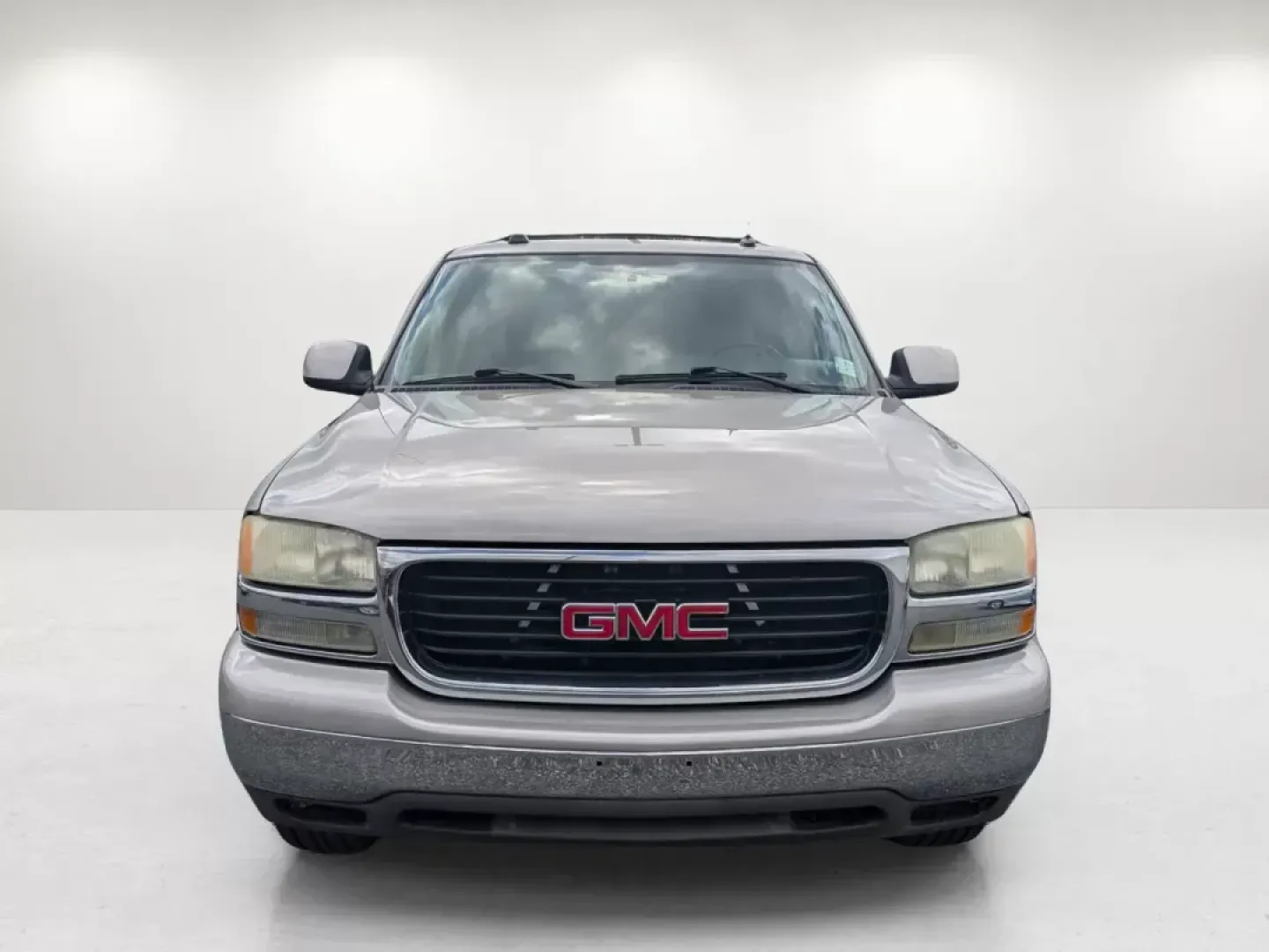 2004 /Pewter/Dark Pewter GMC Yukon SLT (1GKEC13Z44R) with an Gas V8 5.3L/325 engine, 4-Speed Automatic w/OD transmission, located at 3959 U.S. 80 W, Phenix City, AL, 36870, (334) 297-4885, 32.469296, -85.135185 - 2004 GMC Yukon SLT - Photo#2