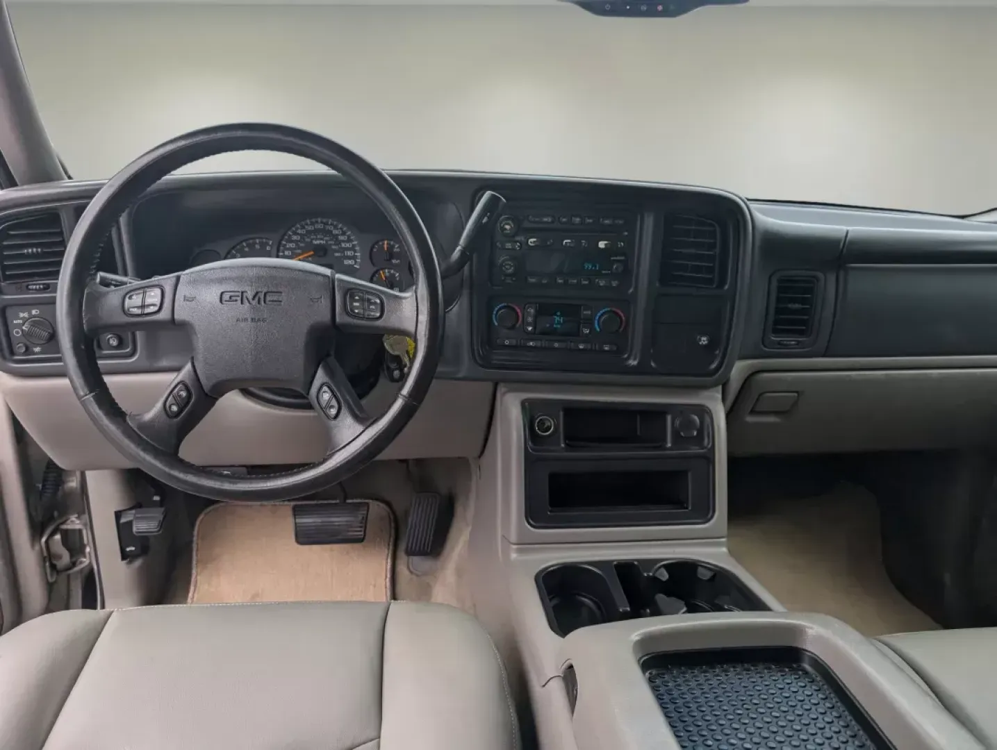 2004 /Pewter/Dark Pewter GMC Yukon SLT (1GKEC13Z44R) with an Gas V8 5.3L/325 engine, 4-Speed Automatic w/OD transmission, located at 3959 U.S. 80 W, Phenix City, AL, 36870, (334) 297-4885, 32.469296, -85.135185 - 2004 GMC Yukon SLT - Photo#13