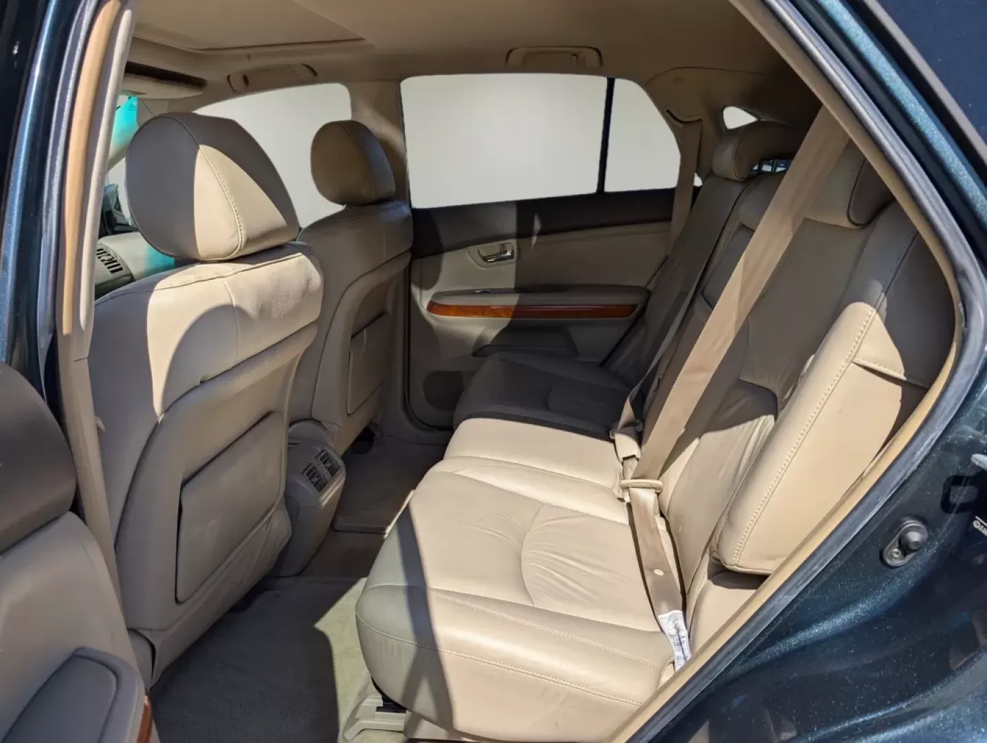 2004 Lexus RX 330 (JTJGA31U940) with an Other engine, located at 1430 Gateway Drive, Opelika, AL, 36801, (334) 239-0944, 32.637871, -85.409790 - **Discover the Perfect SUV for Your Next Adventure!** <br /> <br /> Are you in search of a reliable and stylish SUV that can elevate your daily commute, weekend getaways, or family outings? Look no further than this stunning 2004 Lexus RX 330, available now at Gils Auto in Opelika, AL. This versatil - Photo#10