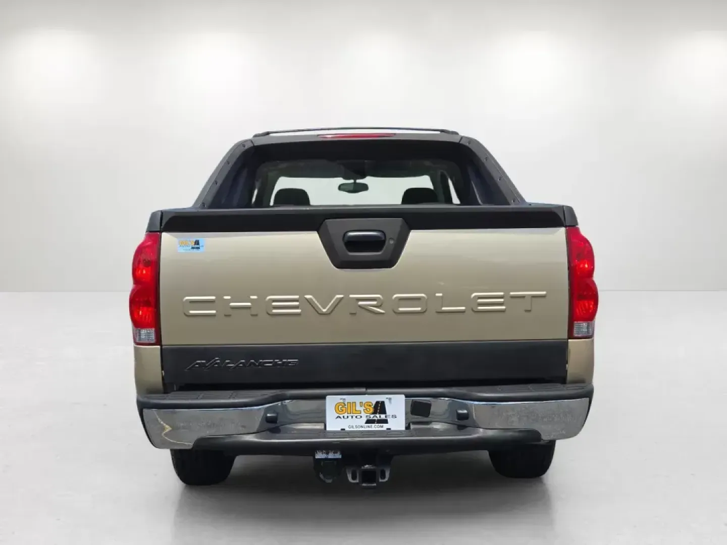 2005 /Tan/Neutral Chevrolet Avalanche LS (3GNEC12Z95G) with an Other engine, located at 804 22nd Ave, Phenix City, AL, 36870, (334) 297-1860, 32.484749, -85.024475 - **Discover Your Adventure with the 2005 Chevrolet Avalanche at Gils Auto - Phenix City #2!**<br /> <br /> Are you ready for an exciting new chapter of weekend adventures or daily commutes? This 2005 Chevrolet Avalanche, available at Gils Auto - Phenix City #2, is more than just a pickup; it's the pe - Photo#5