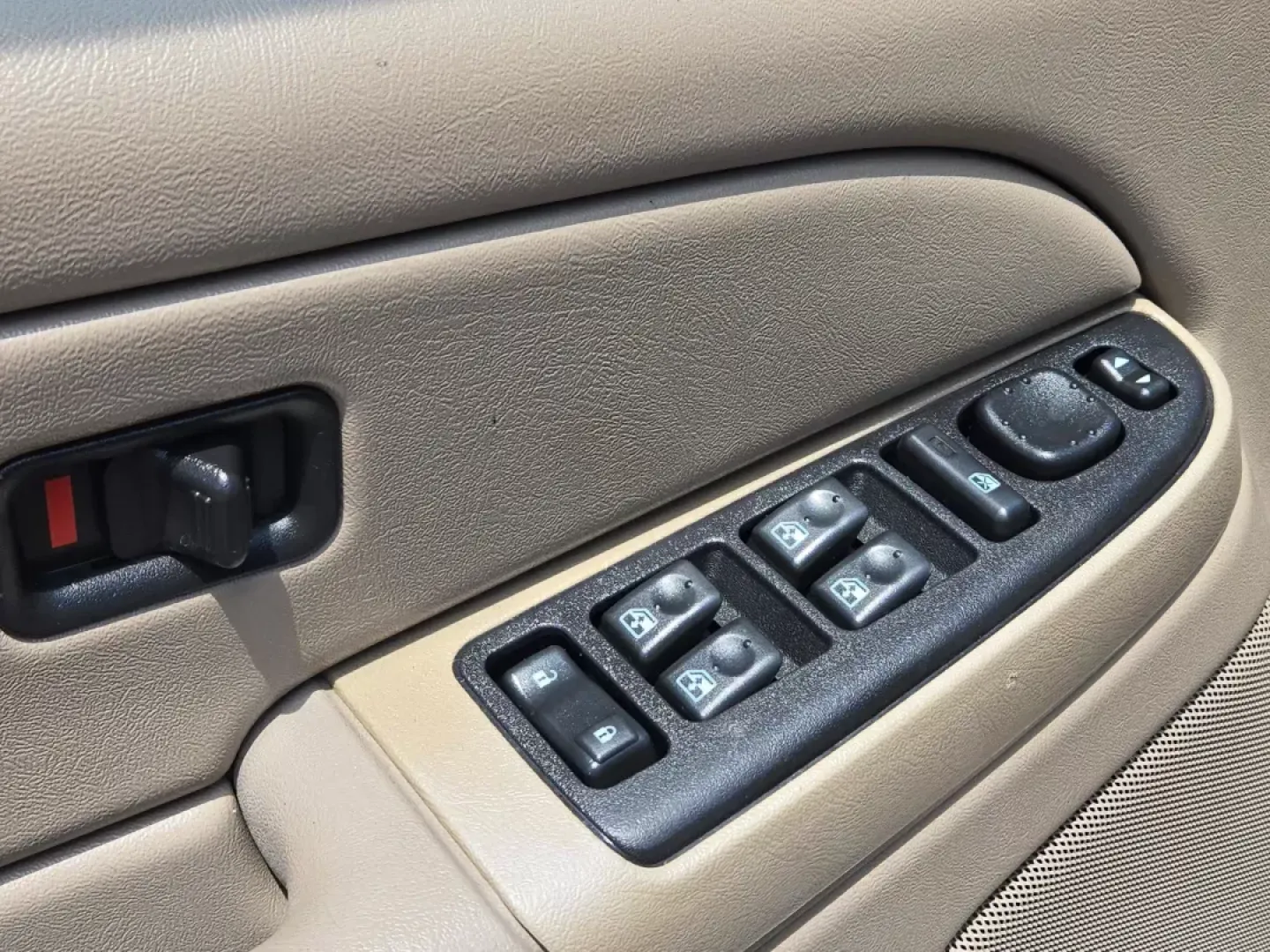 2005 /Tan/Neutral Chevrolet Avalanche LS (3GNEC12Z95G) with an Other engine, located at 804 22nd Ave, Phenix City, AL, 36870, (334) 297-1860, 32.484749, -85.024475 - **Discover Your Adventure with the 2005 Chevrolet Avalanche at Gils Auto - Phenix City #2!**<br /> <br /> Are you ready for an exciting new chapter of weekend adventures or daily commutes? This 2005 Chevrolet Avalanche, available at Gils Auto - Phenix City #2, is more than just a pickup; it's the pe - Photo#10