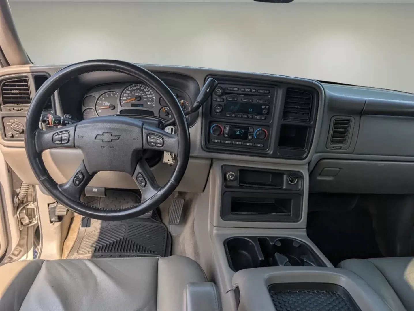 2005 Silver Birch Metallic /Medium Gray Chevrolet Silverado 1500 LT (2GCEC19T651) with an Other engine, located at 1430 Gateway Drive, Opelika, AL, 36801, (334) 239-0944, 32.637871, -85.409790 - **Unleash Your Adventurous Spirit with the 2005 Chevrolet Silverado 1500 LT!** <br /> <br /> Are you ready to take on your next weekend adventure or tackle those daily commutes with confidence? The 2005 Chevrolet Silverado 1500 LT is not just a truck; it's your companion for life's journey. Whether - Photo#11