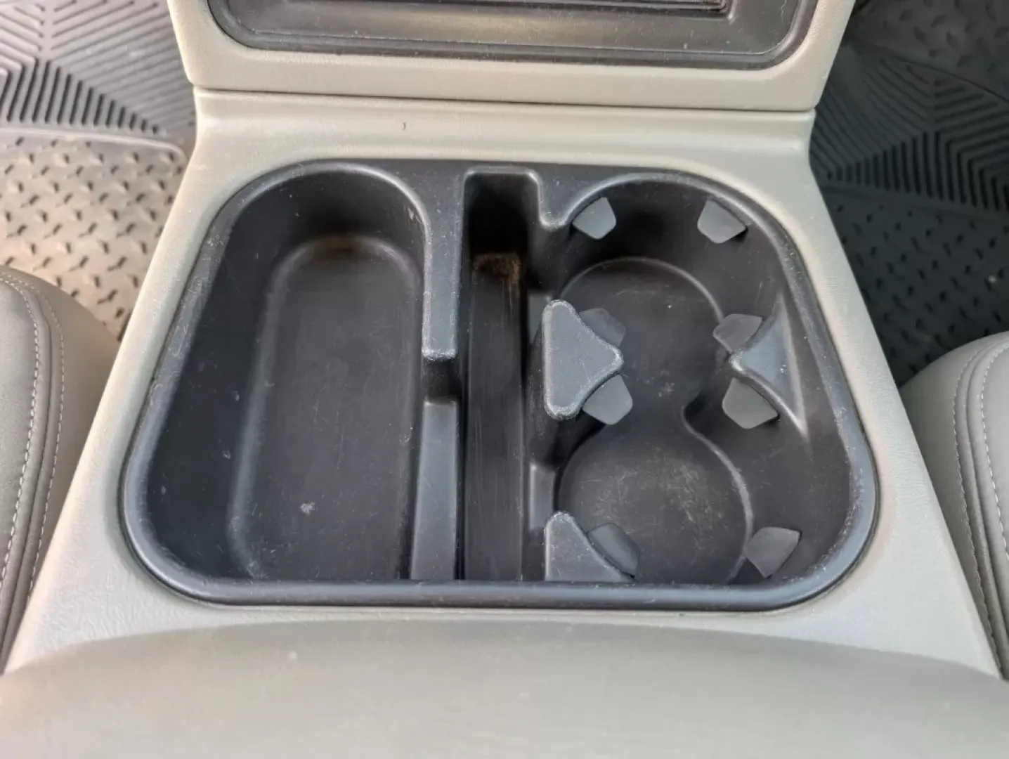 2005 Silver Birch Metallic /Medium Gray Chevrolet Silverado 1500 LT (2GCEC19T651) with an Other engine, located at 1430 Gateway Drive, Opelika, AL, 36801, (334) 239-0944, 32.637871, -85.409790 - **Unleash Your Adventurous Spirit with the 2005 Chevrolet Silverado 1500 LT!** <br /> <br /> Are you ready to take on your next weekend adventure or tackle those daily commutes with confidence? The 2005 Chevrolet Silverado 1500 LT is not just a truck; it's your companion for life's journey. Whether - Photo#14