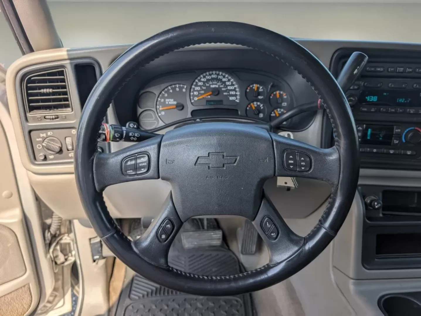 2005 Silver Birch Metallic /Medium Gray Chevrolet Silverado 1500 LT (2GCEC19T651) with an Other engine, located at 1430 Gateway Drive, Opelika, AL, 36801, (334) 239-0944, 32.637871, -85.409790 - **Unleash Your Adventurous Spirit with the 2005 Chevrolet Silverado 1500 LT!** <br /> <br /> Are you ready to take on your next weekend adventure or tackle those daily commutes with confidence? The 2005 Chevrolet Silverado 1500 LT is not just a truck; it's your companion for life's journey. Whether - Photo#15