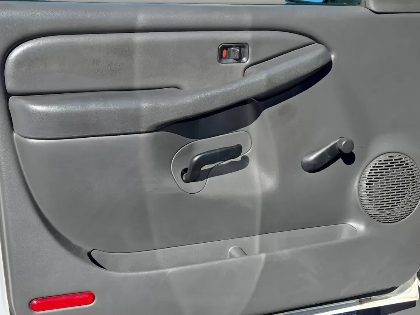 2005 /Dark Pewter GMC Sierra 2500HD Work Truck (1GTHC29U15E) with an Other engine, located at 3959 U.S. 80 W, Phenix City, AL, 36870, (334) 297-4885, 32.469296, -85.135185 - Looking for a reliable pickup truck that won't break the bank? The 2005 GMC Sierra 2500HD is the perfect solution for contractors, weekend adventurers, or growing families in need of rugged versatility. With its impressive towing capabilities and spacious interior, it's ready for any job, weekend ge - Photo#10