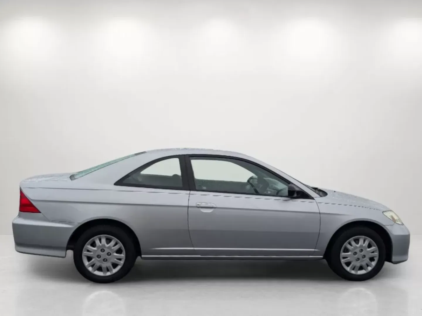 2005 Honda Civic Cpe LX (1HGEM22595L) with an Other engine, located at 1430 Gateway Drive, Opelika, AL, 36801, (334) 239-0944, 32.637871, -85.409790 - **Elevate Your Daily Commute with the 2005 Honda Civic Cpe LX!**<br /> <br /> Are you looking for a reliable vehicle that perfectly balances style, efficiency, and affordability? The 2005 Honda Civic Cpe LX is a fantastic choice for budget-conscious buyers and anyone in need of dependable transporta - Photo#3