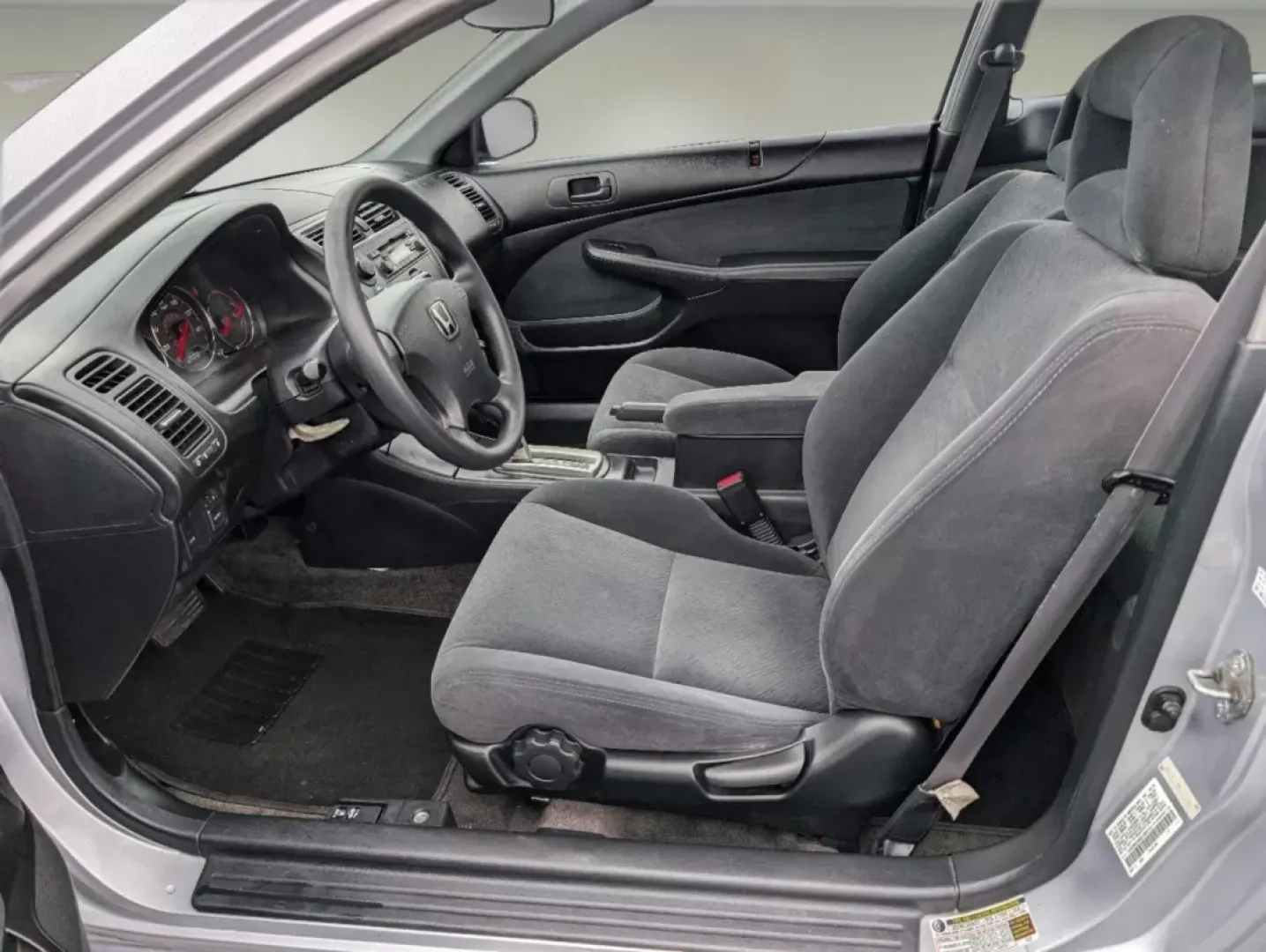 2005 Honda Civic Cpe LX (1HGEM22595L) with an Other engine, located at 1430 Gateway Drive, Opelika, AL, 36801, (334) 239-0944, 32.637871, -85.409790 - **Elevate Your Daily Commute with the 2005 Honda Civic Cpe LX!**<br /> <br /> Are you looking for a reliable vehicle that perfectly balances style, efficiency, and affordability? The 2005 Honda Civic Cpe LX is a fantastic choice for budget-conscious buyers and anyone in need of dependable transporta - Photo#9