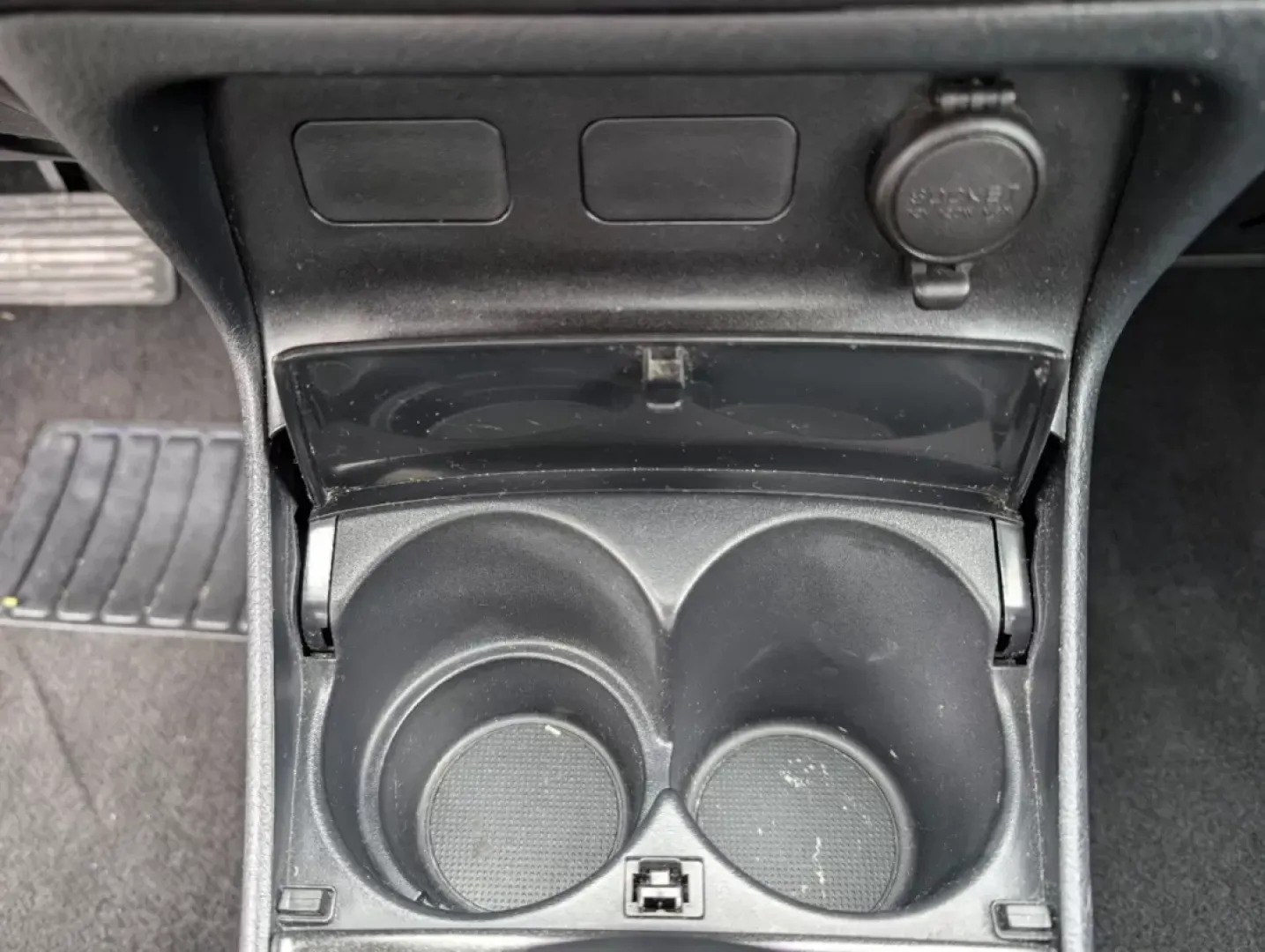 2005 Honda Civic Cpe LX (1HGEM22595L) with an Other engine, located at 1430 Gateway Drive, Opelika, AL, 36801, (334) 239-0944, 32.637871, -85.409790 - **Elevate Your Daily Commute with the 2005 Honda Civic Cpe LX!**<br /> <br /> Are you looking for a reliable vehicle that perfectly balances style, efficiency, and affordability? The 2005 Honda Civic Cpe LX is a fantastic choice for budget-conscious buyers and anyone in need of dependable transporta - Photo#13