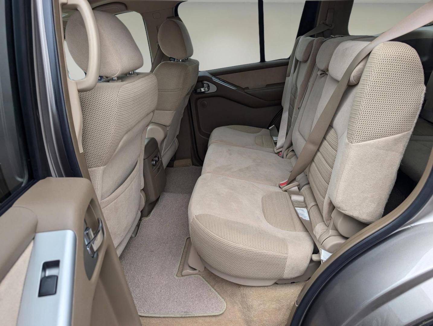 2005 Nissan Pathfinder (5N1AR18U25C) with an Gas V6 4.0L/241 engine, 5-Speed Automatic transmission, located at 521 Old Farm Lane Rd, Prattville, AL, 36066, (334) 325-1505, 32.482460, -86.416367 - 2005 Nissan Pathfinder - Photo#9