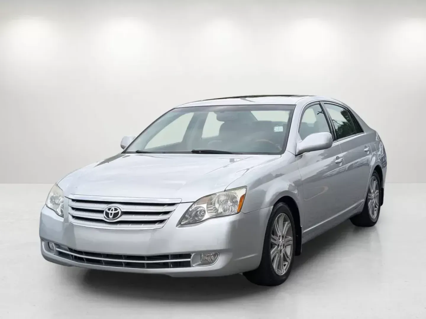 2005 Toyota Avalon (4T1BK36BX5U) with an Gas V6 3.5L/214 engine, 5-Speed Automatic w/OD transmission, located at 7000 Northlake Connector, Columbus, GA, 31904, (706) 987-8085, 32.524975, -84.978134 - 2005 Toyota Avalon - Photo#0
