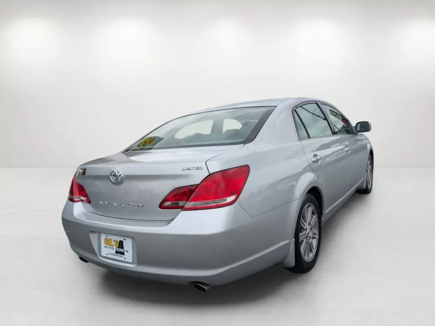 2005 Toyota Avalon (4T1BK36BX5U) with an Gas V6 3.5L/214 engine, 5-Speed Automatic w/OD transmission, located at 7000 Northlake Connector, Columbus, GA, 31904, (706) 987-8085, 32.524975, -84.978134 - 2005 Toyota Avalon - Photo#4