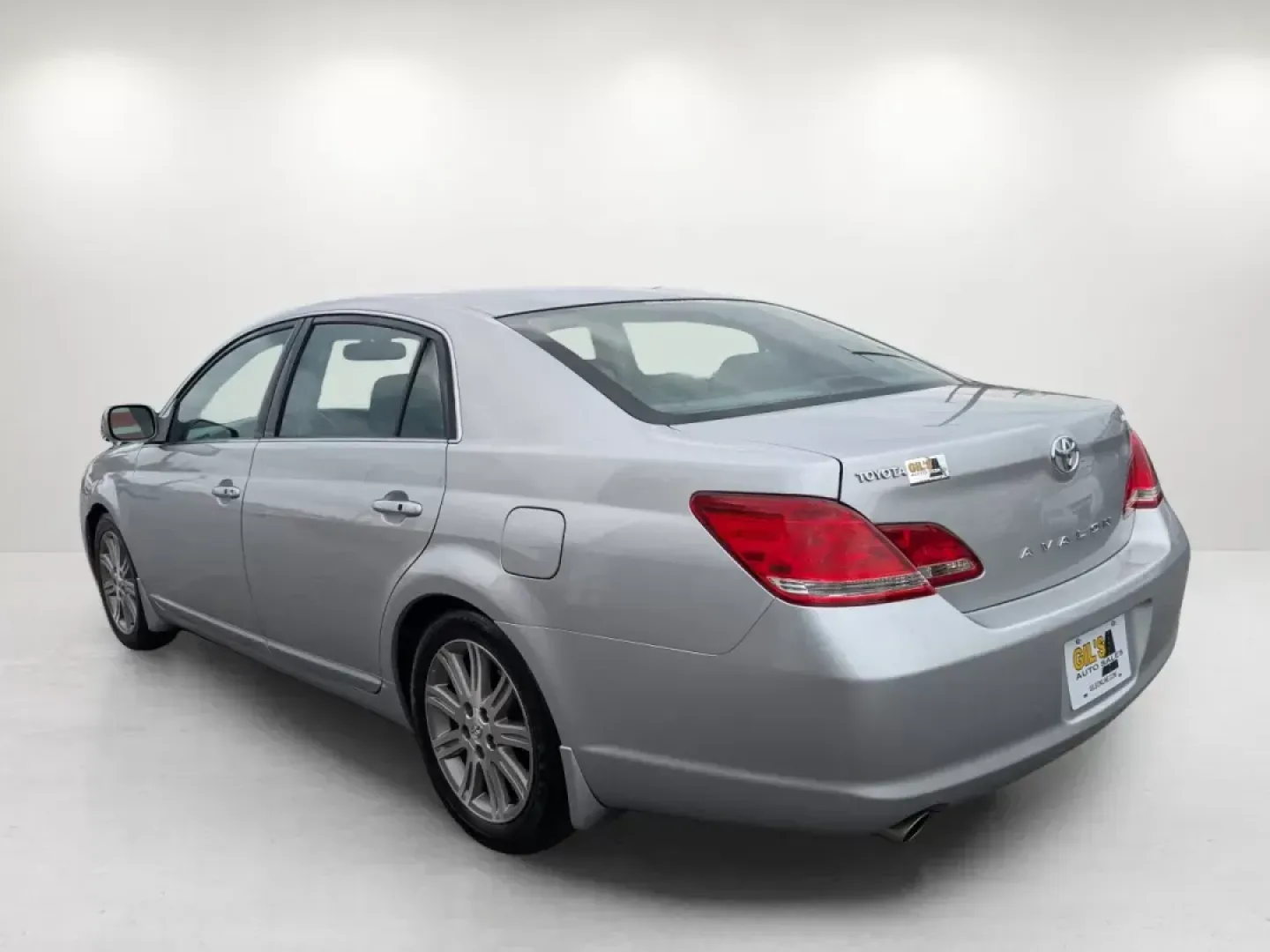2005 Toyota Avalon (4T1BK36BX5U) with an Gas V6 3.5L/214 engine, 5-Speed Automatic w/OD transmission, located at 7000 Northlake Connector, Columbus, GA, 31904, (706) 987-8085, 32.524975, -84.978134 - 2005 Toyota Avalon - Photo#6
