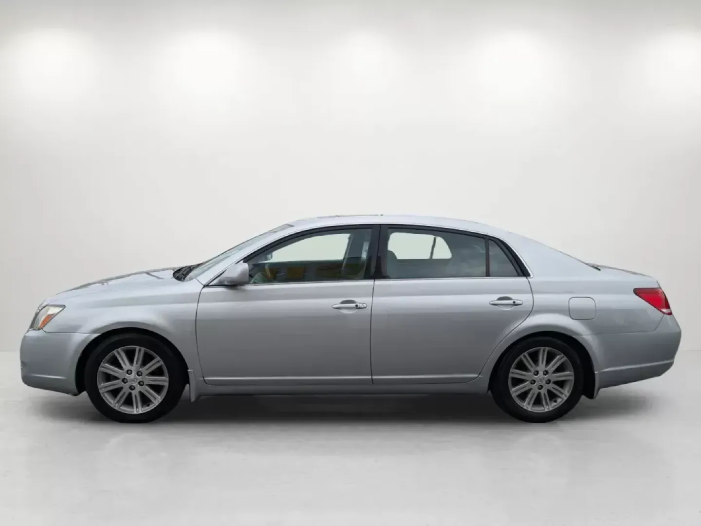 2005 Toyota Avalon (4T1BK36BX5U) with an Gas V6 3.5L/214 engine, 5-Speed Automatic w/OD transmission, located at 7000 Northlake Connector, Columbus, GA, 31904, (706) 987-8085, 32.524975, -84.978134 - 2005 Toyota Avalon - Photo#7
