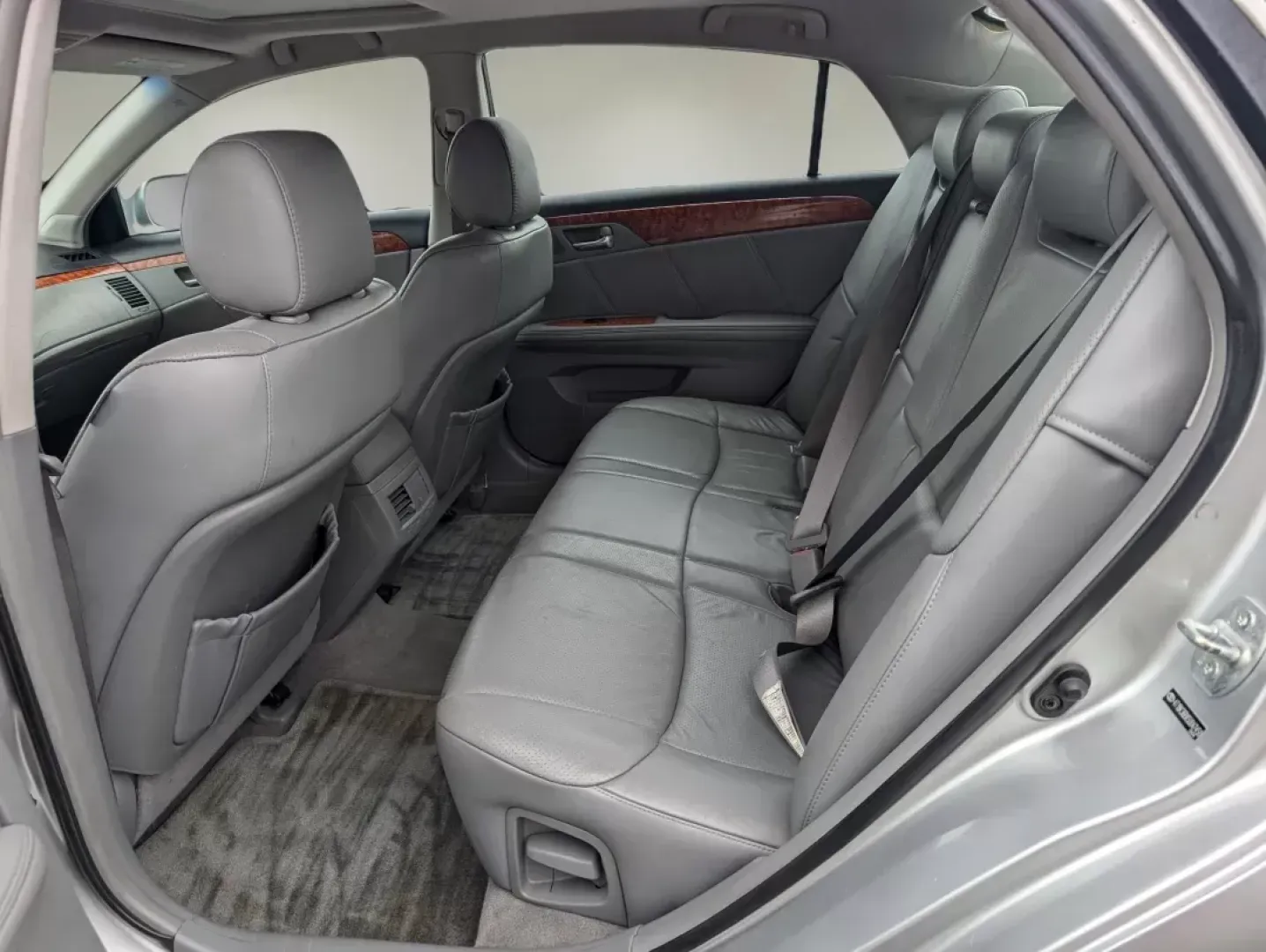 2005 Toyota Avalon (4T1BK36BX5U) with an Gas V6 3.5L/214 engine, 5-Speed Automatic w/OD transmission, located at 7000 Northlake Connector, Columbus, GA, 31904, (706) 987-8085, 32.524975, -84.978134 - 2005 Toyota Avalon - Photo#10