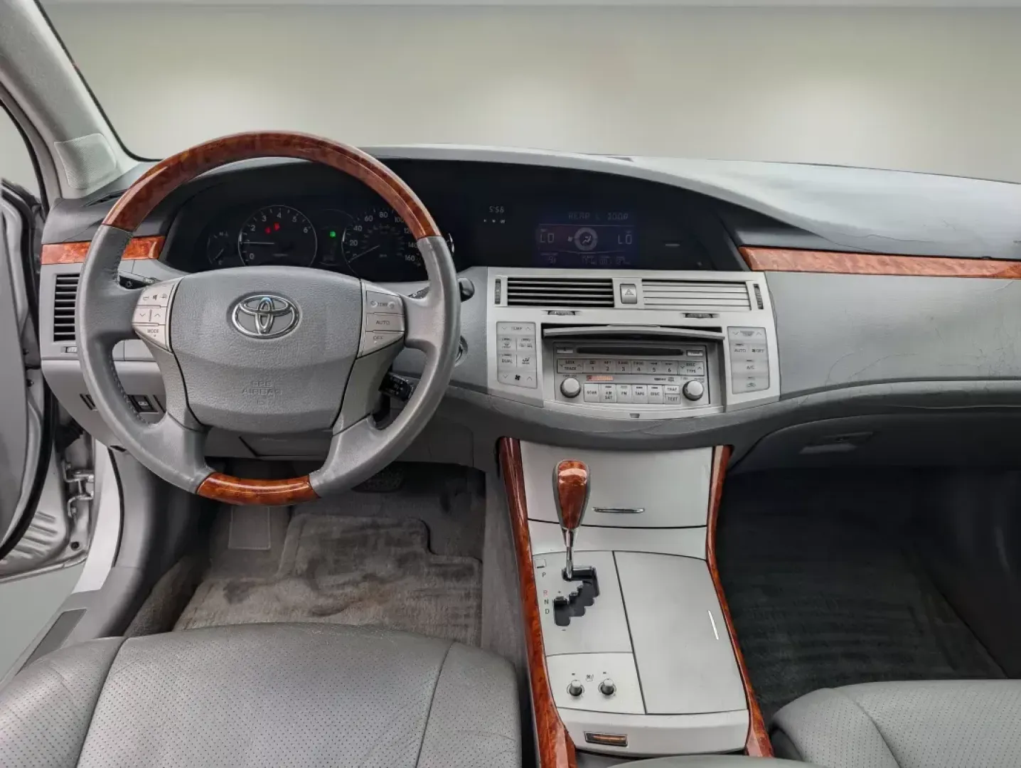 2005 Toyota Avalon (4T1BK36BX5U) with an Gas V6 3.5L/214 engine, 5-Speed Automatic w/OD transmission, located at 7000 Northlake Connector, Columbus, GA, 31904, (706) 987-8085, 32.524975, -84.978134 - 2005 Toyota Avalon - Photo#11