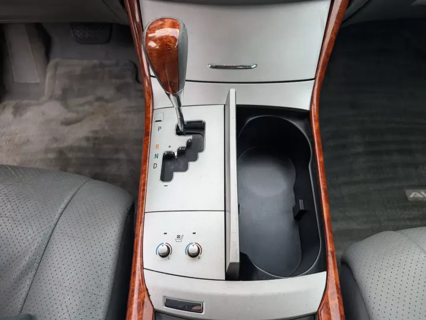 2005 Toyota Avalon (4T1BK36BX5U) with an Gas V6 3.5L/214 engine, 5-Speed Automatic w/OD transmission, located at 7000 Northlake Connector, Columbus, GA, 31904, (706) 987-8085, 32.524975, -84.978134 - 2005 Toyota Avalon - Photo#12