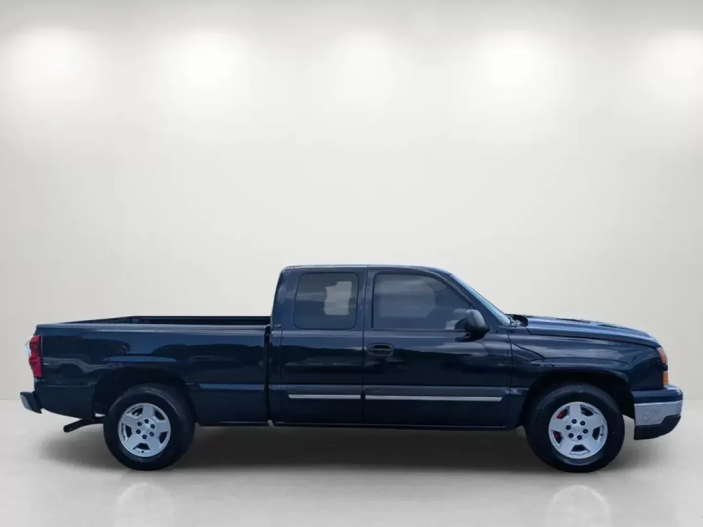 2006 /Dark Charcoal Chevrolet Silverado 1500 LT1 (1GCEC19V06Z) with an Gas V8 4.8L/293 engine, 4-Speed Automatic w/OD transmission, located at 5115 14th Ave., Columbus, GA, 31904, (706) 323-0345, 32.511494, -84.971046 - 2006 Chevrolet Silverado 1500 LT1 - Photo#3