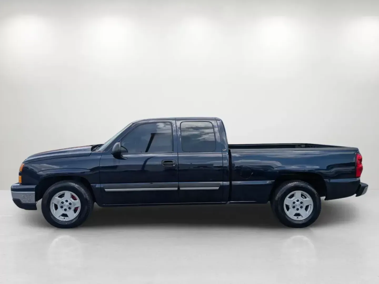 2006 /Dark Charcoal Chevrolet Silverado 1500 LT1 (1GCEC19V06Z) with an Gas V8 4.8L/293 engine, 4-Speed Automatic w/OD transmission, located at 5115 14th Ave., Columbus, GA, 31904, (706) 323-0345, 32.511494, -84.971046 - 2006 Chevrolet Silverado 1500 LT1 - Photo#7