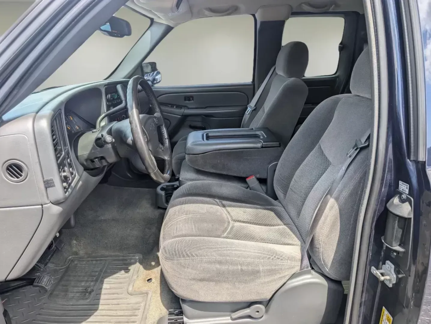 2006 /Dark Charcoal Chevrolet Silverado 1500 LT1 (1GCEC19V06Z) with an Gas V8 4.8L/293 engine, 4-Speed Automatic w/OD transmission, located at 5115 14th Ave., Columbus, GA, 31904, (706) 323-0345, 32.511494, -84.971046 - 2006 Chevrolet Silverado 1500 LT1 - Photo#10