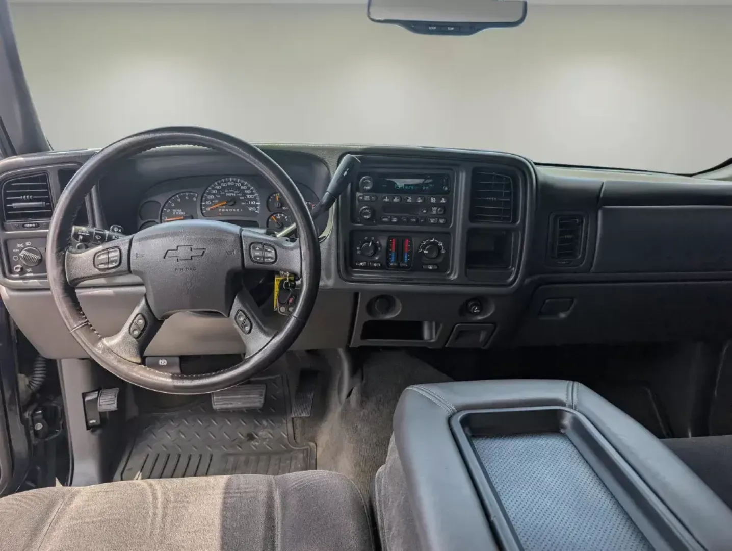 2006 /Dark Charcoal Chevrolet Silverado 1500 LT1 (1GCEC19V06Z) with an Gas V8 4.8L/293 engine, 4-Speed Automatic w/OD transmission, located at 5115 14th Ave., Columbus, GA, 31904, (706) 323-0345, 32.511494, -84.971046 - 2006 Chevrolet Silverado 1500 LT1 - Photo#12