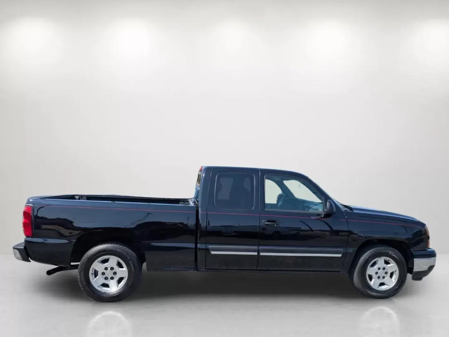 2006 /Dark Charcoal Chevrolet Silverado 1500 LT1 (1GCEC19V06Z) with an Other engine, located at 3959 U.S. 80 W, Phenix City, AL, 36870, (334) 297-4885, 32.469296, -85.135185 - **Explore Your Next Adventure with the 2006 Chevrolet Silverado 1500 LT1 at Gils Auto!**<br /> <br /> Are you searching for a reliable and versatile pickup that suits both your daily commute and weekend adventures? Look no further! This 2006 Chevrolet Silverado 1500 LT1, now available at Gils Auto i - Photo#4