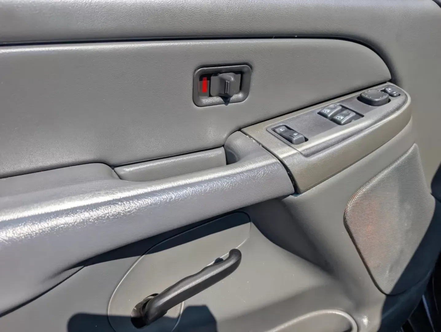 2006 /Dark Charcoal Chevrolet Silverado 1500 LT1 (1GCEC19V06Z) with an Other engine, located at 3959 U.S. 80 W, Phenix City, AL, 36870, (334) 297-4885, 32.469296, -85.135185 - **Explore Your Next Adventure with the 2006 Chevrolet Silverado 1500 LT1 at Gils Auto!**<br /> <br /> Are you searching for a reliable and versatile pickup that suits both your daily commute and weekend adventures? Look no further! This 2006 Chevrolet Silverado 1500 LT1, now available at Gils Auto i - Photo#9