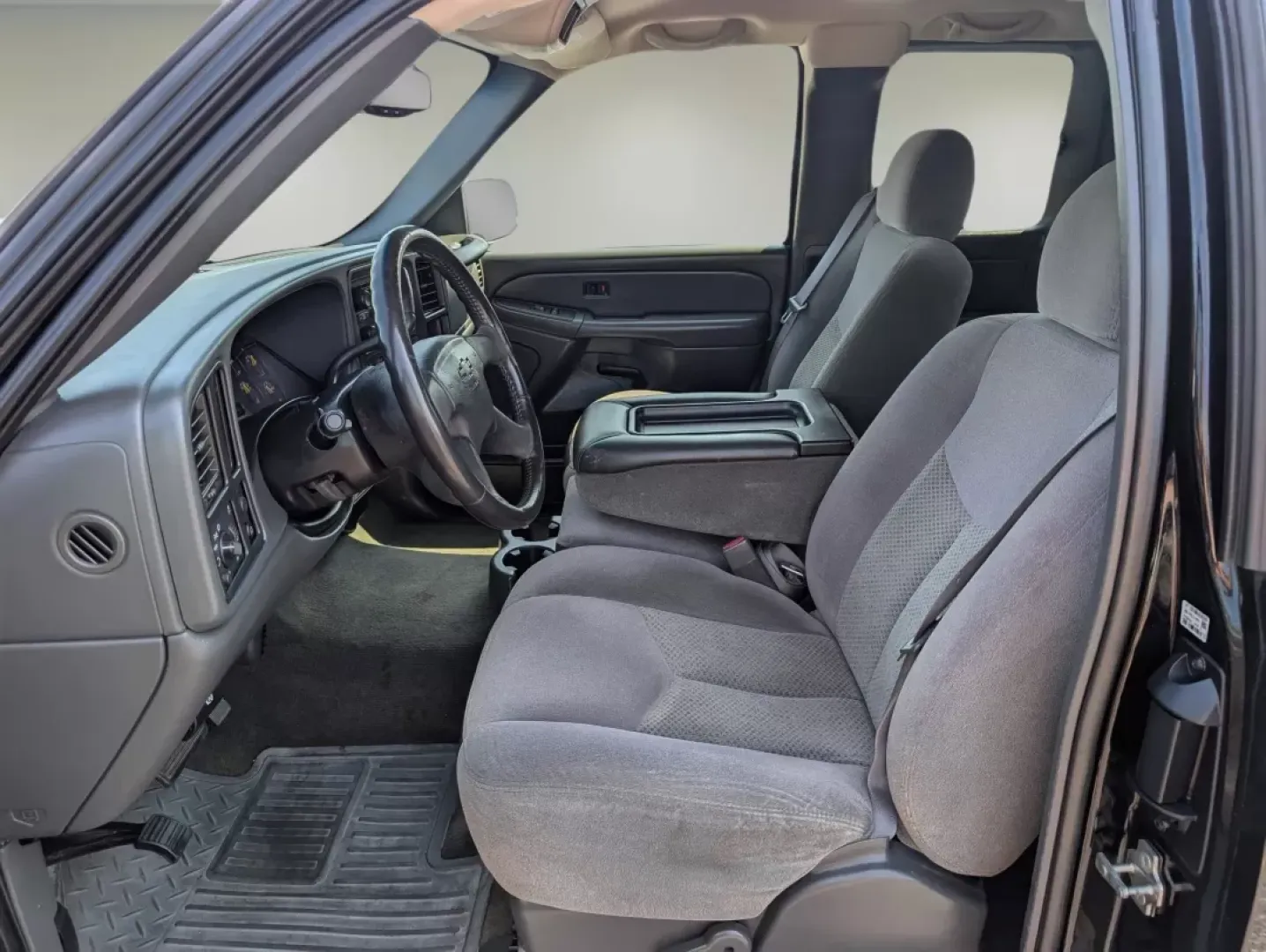 2006 /Dark Charcoal Chevrolet Silverado 1500 LT1 (1GCEC19V06Z) with an Other engine, located at 3959 U.S. 80 W, Phenix City, AL, 36870, (334) 297-4885, 32.469296, -85.135185 - **Explore Your Next Adventure with the 2006 Chevrolet Silverado 1500 LT1 at Gils Auto!**<br /> <br /> Are you searching for a reliable and versatile pickup that suits both your daily commute and weekend adventures? Look no further! This 2006 Chevrolet Silverado 1500 LT1, now available at Gils Auto i - Photo#10