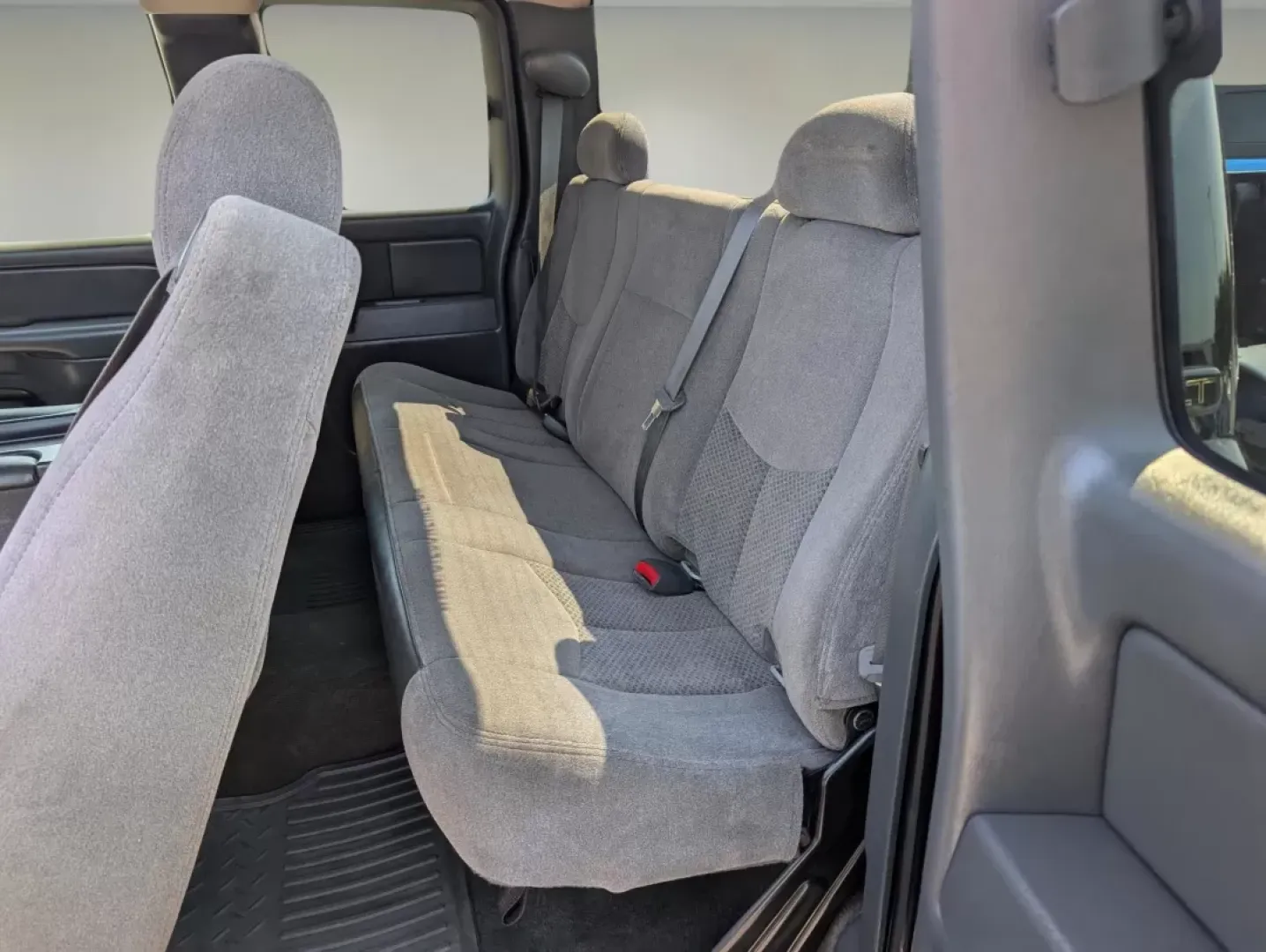 2006 /Dark Charcoal Chevrolet Silverado 1500 LT1 (1GCEC19V06Z) with an Other engine, located at 3959 U.S. 80 W, Phenix City, AL, 36870, (334) 297-4885, 32.469296, -85.135185 - **Explore Your Next Adventure with the 2006 Chevrolet Silverado 1500 LT1 at Gils Auto!**<br /> <br /> Are you searching for a reliable and versatile pickup that suits both your daily commute and weekend adventures? Look no further! This 2006 Chevrolet Silverado 1500 LT1, now available at Gils Auto i - Photo#12