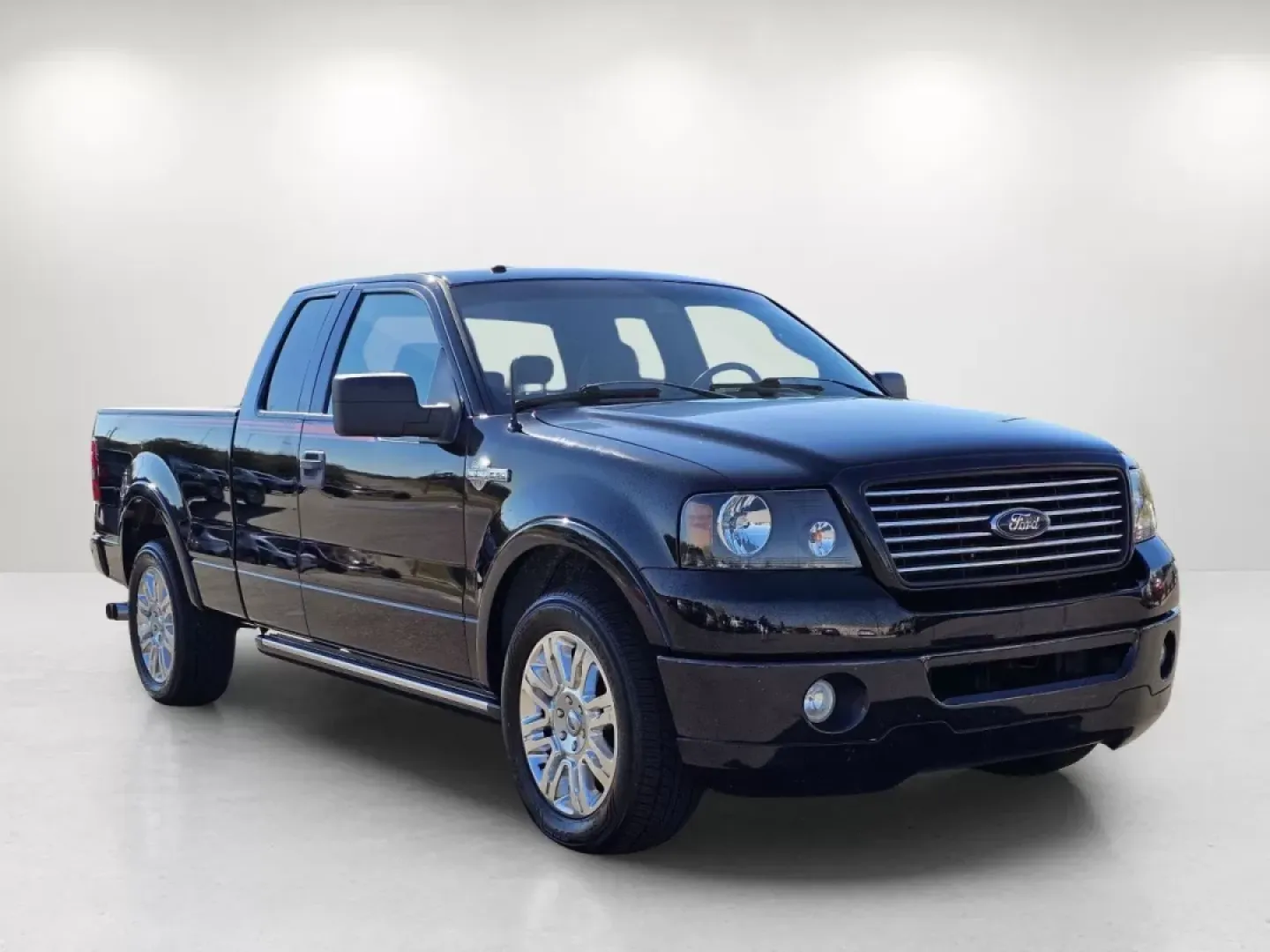 2006 Ford F-150 Harley-Davidson (1FTRX12526F) with an Other engine, located at 5115 14th Ave., Columbus, GA, 31904, (706) 323-0345, 32.511494, -84.971046 - **Unleash Your Adventures with the 2006 Ford F-150 Extended Cab Pickup from Gils Auto - Prattville!**<br /> <br /> Are you ready to elevate your outdoor adventures or enhance your daily commute? The 2006 Ford F-150 Extended Cab Pickup is more than just a vehicle; it's your ticket to freedom and flex - Photo#2