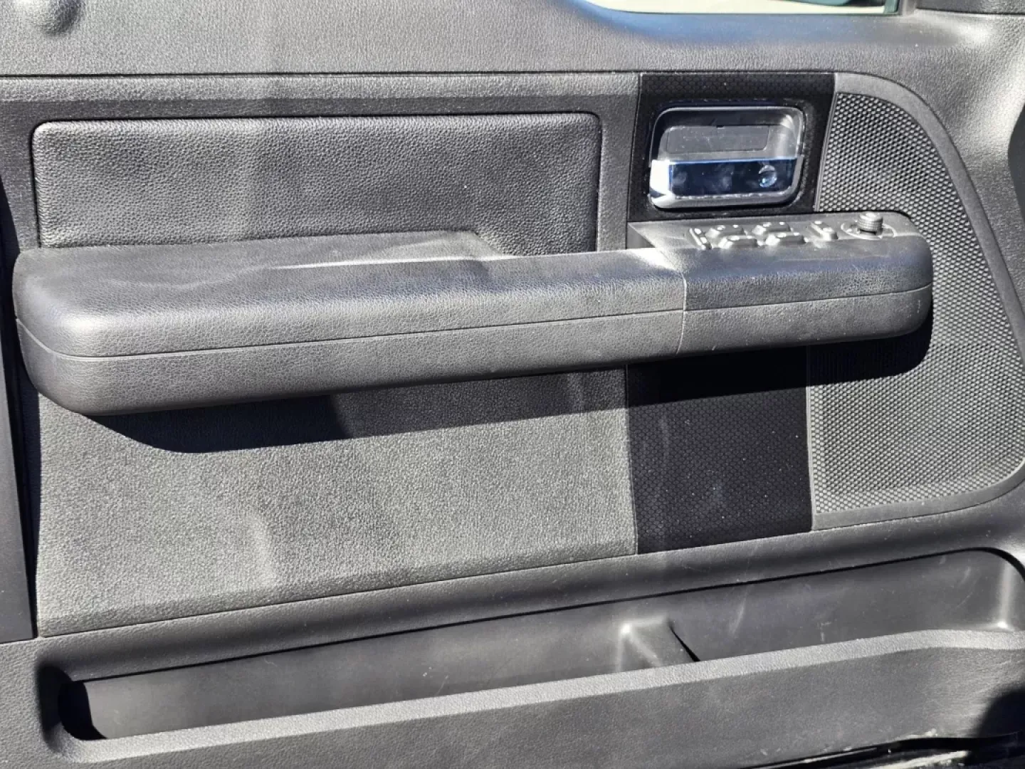 2006 Ford F-150 Harley-Davidson (1FTRX12526F) with an Other engine, located at 5115 14th Ave., Columbus, GA, 31904, (706) 323-0345, 32.511494, -84.971046 - **Unleash Your Adventures with the 2006 Ford F-150 Extended Cab Pickup from Gils Auto - Prattville!**<br /> <br /> Are you ready to elevate your outdoor adventures or enhance your daily commute? The 2006 Ford F-150 Extended Cab Pickup is more than just a vehicle; it's your ticket to freedom and flex - Photo#8