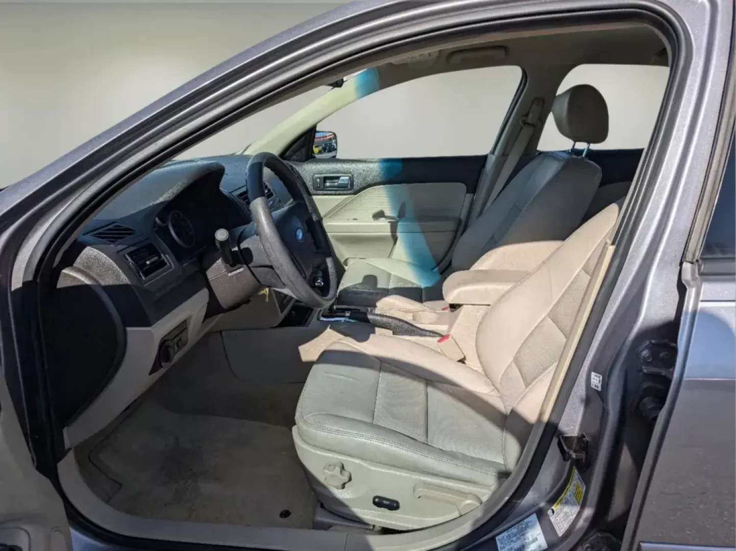 2006 Ford Fusion SE (3FAFP07136R) with an Gas V6 3.0L/182 engine, 6-Speed Automatic transmission, located at 7000 Northlake Connector, Columbus, GA, 31904, (706) 987-8085, 32.524975, -84.978134 - 2006 Ford Fusion SE - Photo#9